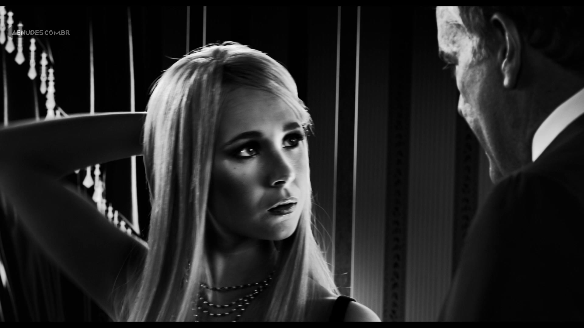 Juno Temple nua pelada em Sin City