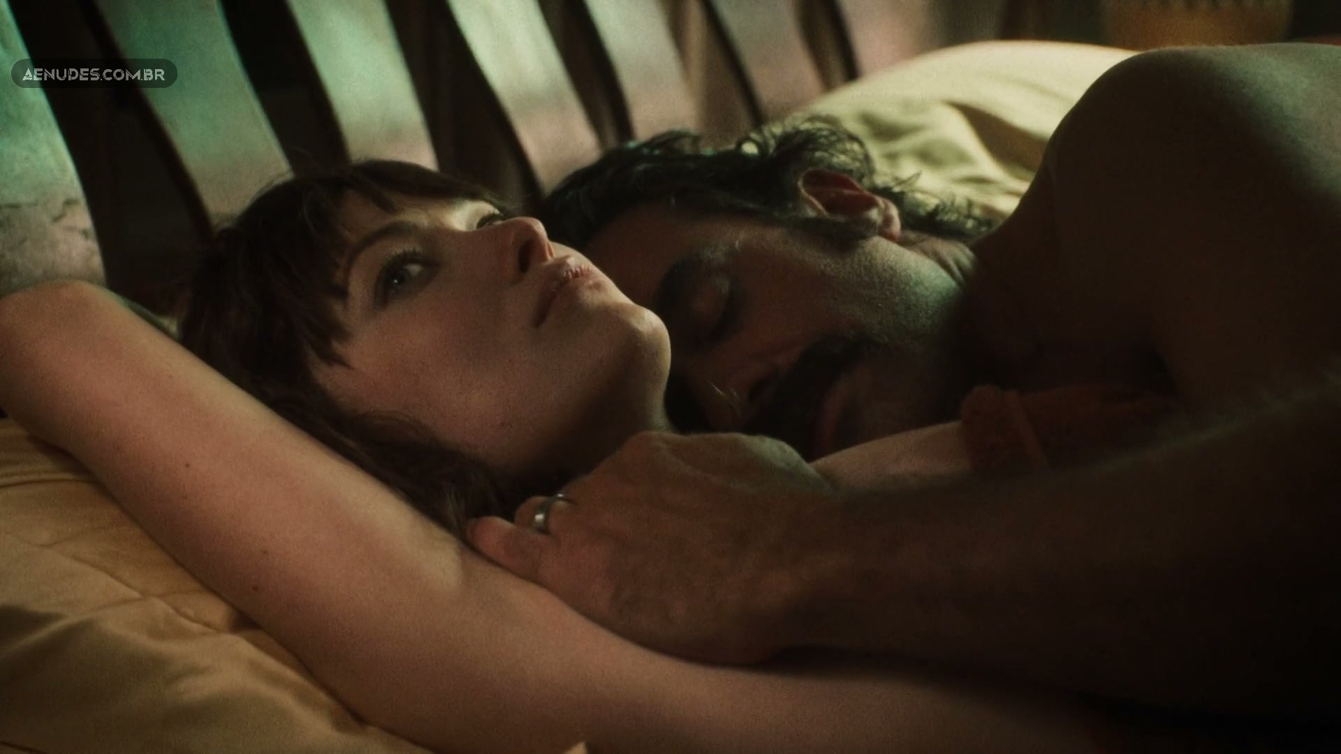 Olivia Wilde nua pelada em Vinyl