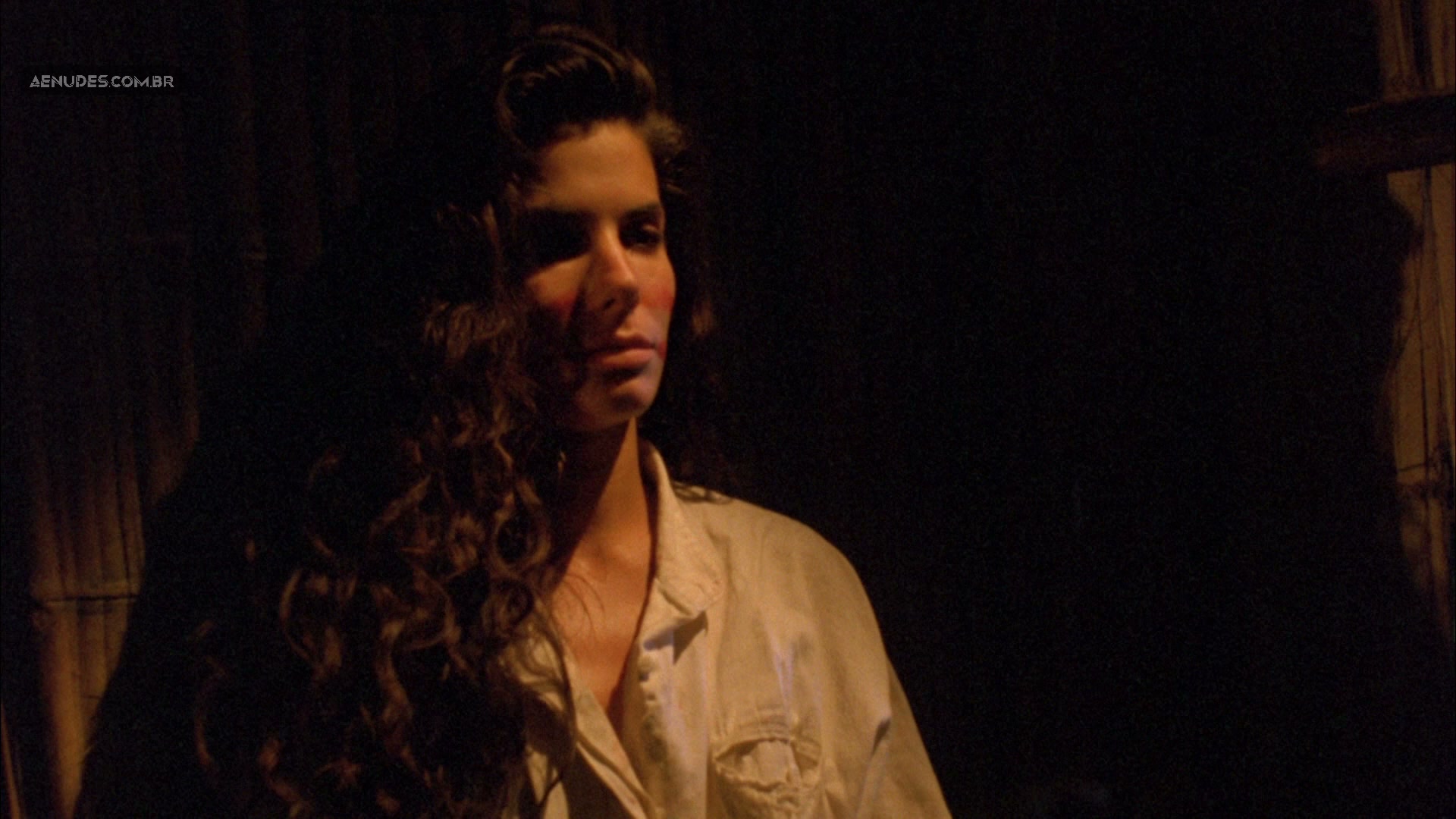 Sandra Bullock nua pelada em Inferno Selvagem (Fire on the Amazon)