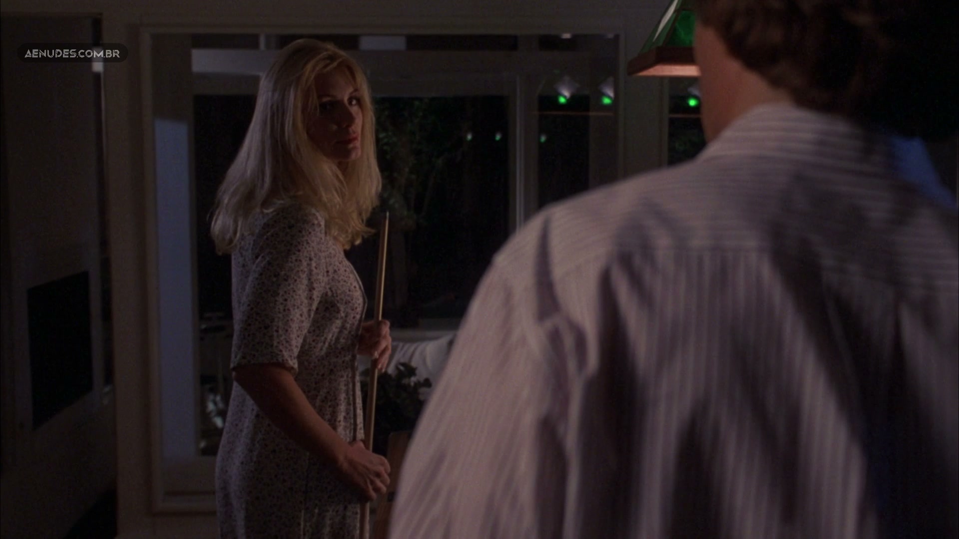 Shannon Tweed nua pelada em Intenções Perigosas (Scorned 1994)