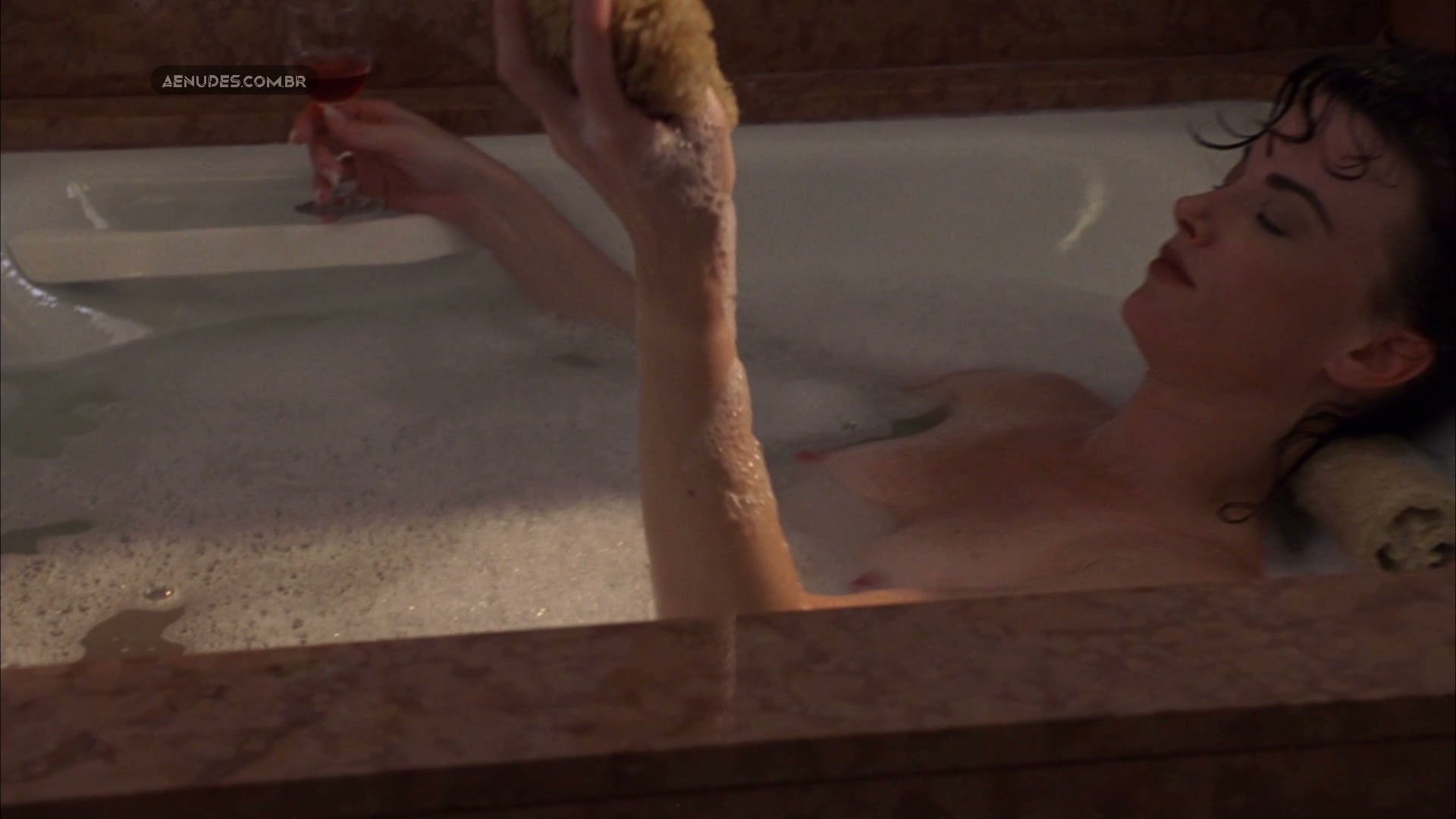 Shannon Tweed Kim Morgan Greene nua pelada em Intenções Perigosas (Scorned 1994)