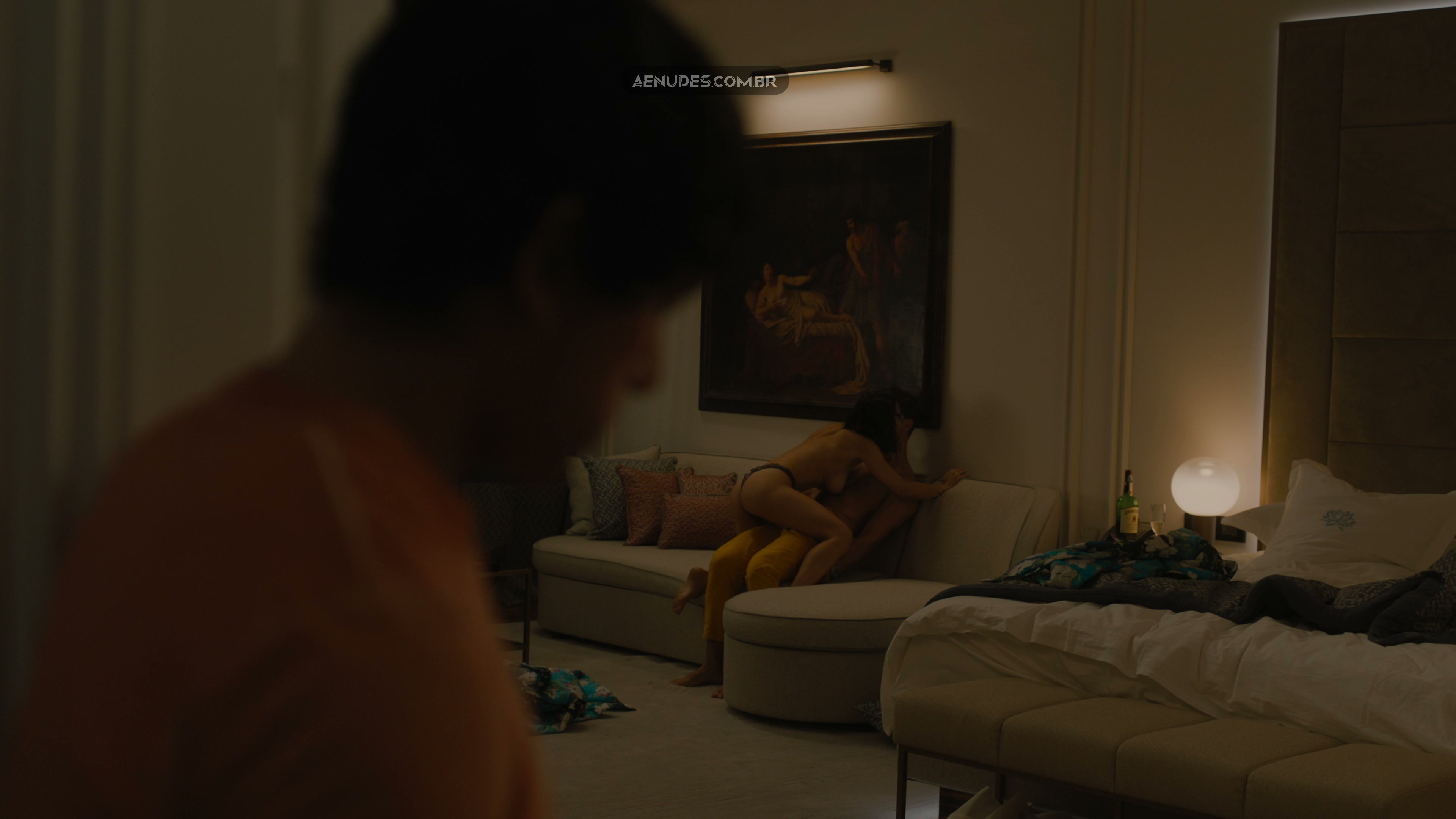 Simone Tabasco nua pelada em The White Lotus