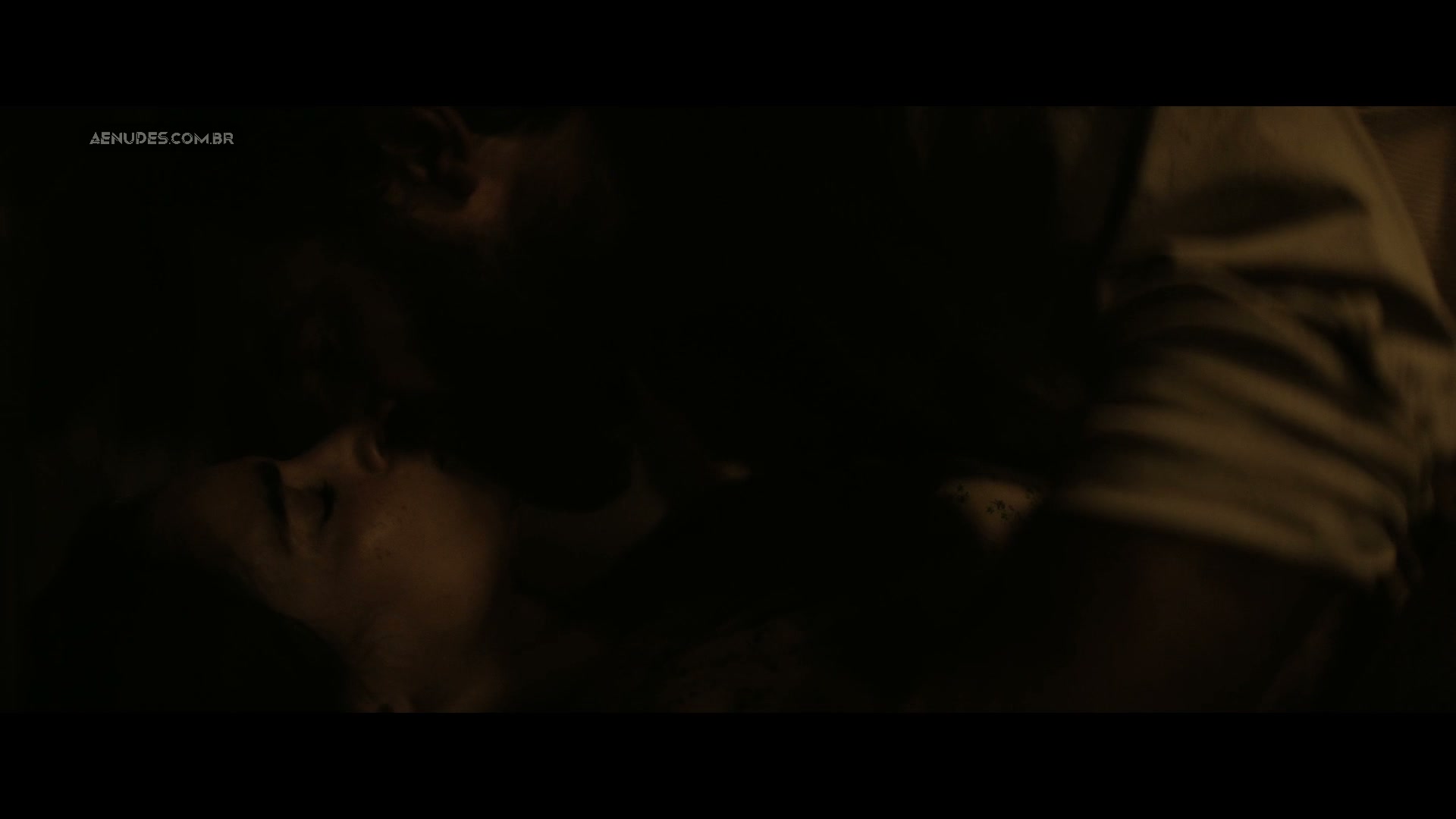 Sofia Boutella nua pelada em Rebel Moon - Parte 1