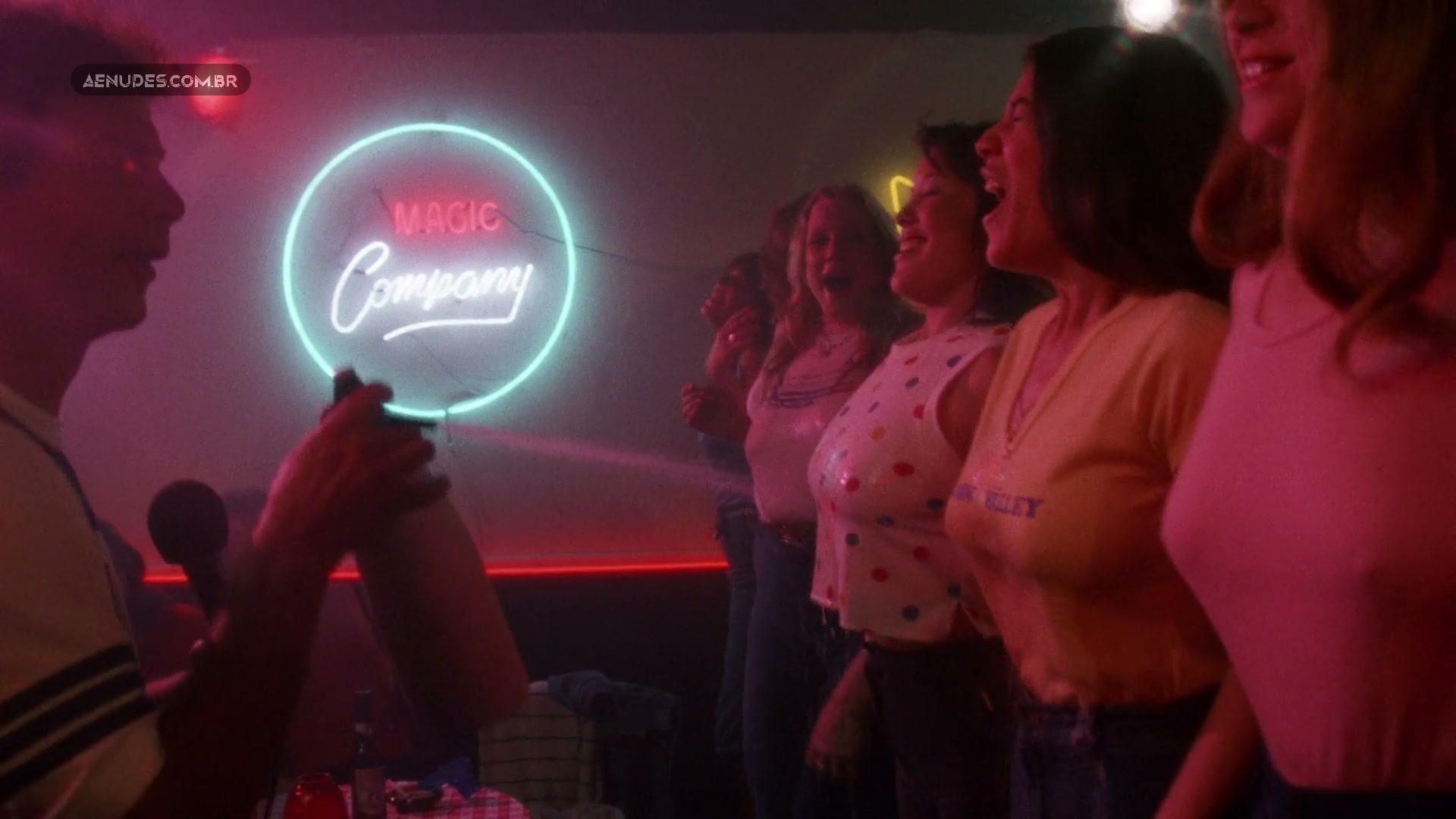 Victoria Rae Walker nua pelada em Hot Dog The Movie