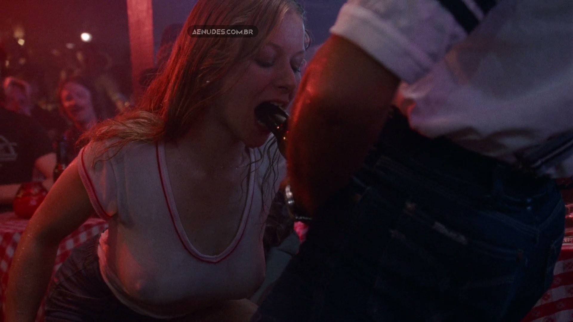 Victoria Rae Walker nua pelada em Hot Dog The Movie