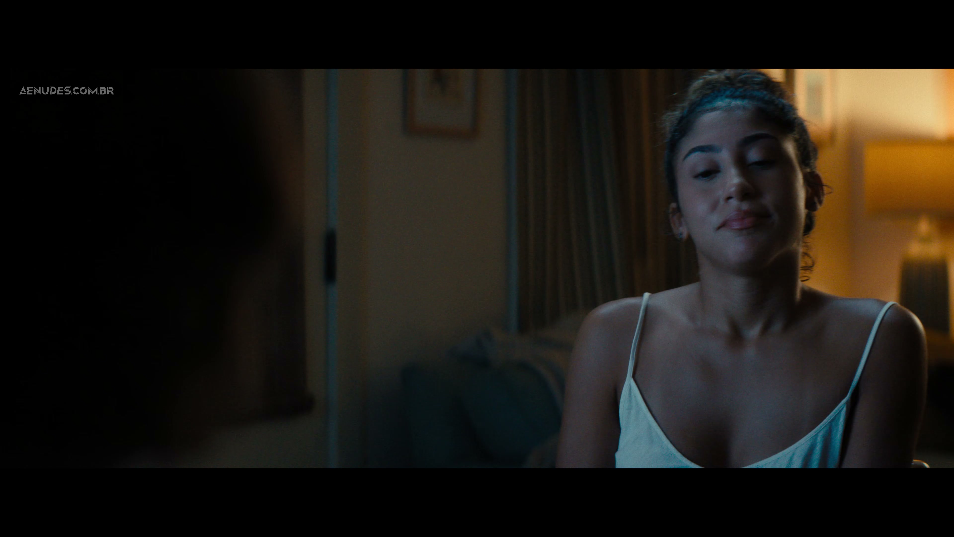 Isabella Ferreira nua pelada em Os Novatos (Incoming)