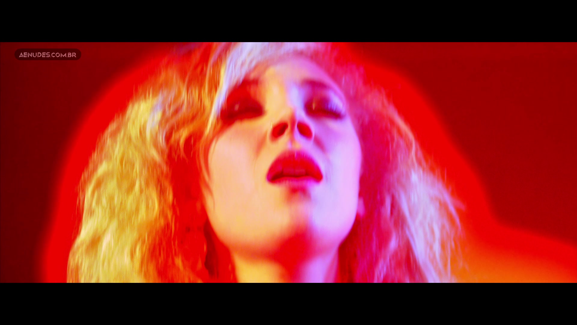 Juno Temple nua pelada cena de sexo em Kaboom