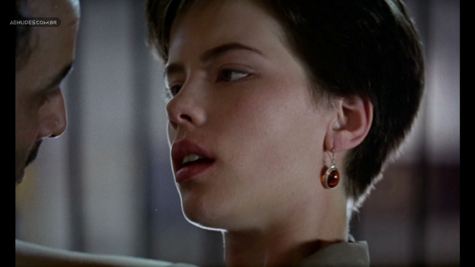 Kate Beckinsale nua pelada em Xeque-Mate (Uncovered 1994)