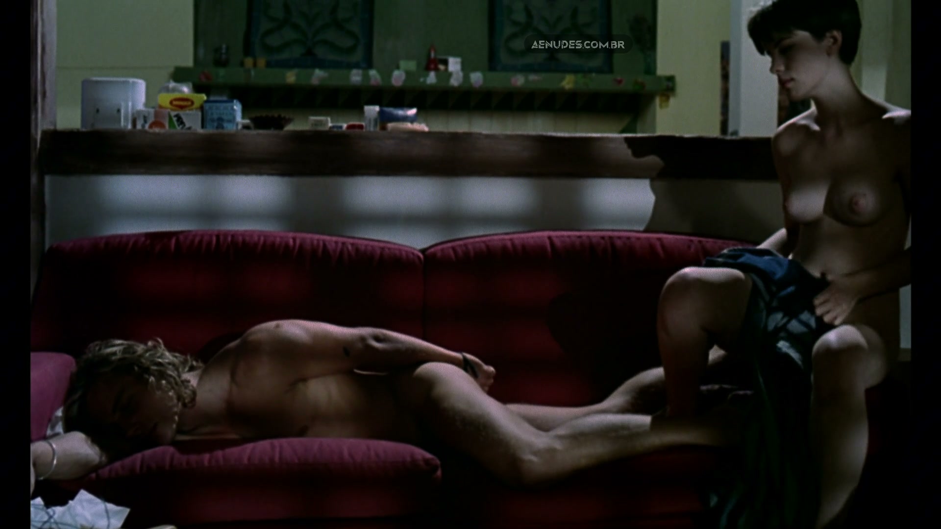 Kate Beckinsale nua pelada em Xeque-Mate (Uncovered 1994)
