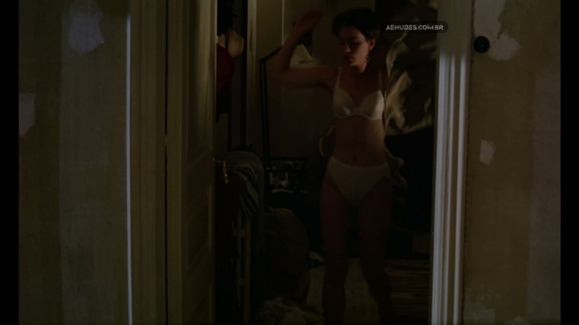 Kate Beckinsale nua pelada em Xeque-Mate (Uncovered 1994)