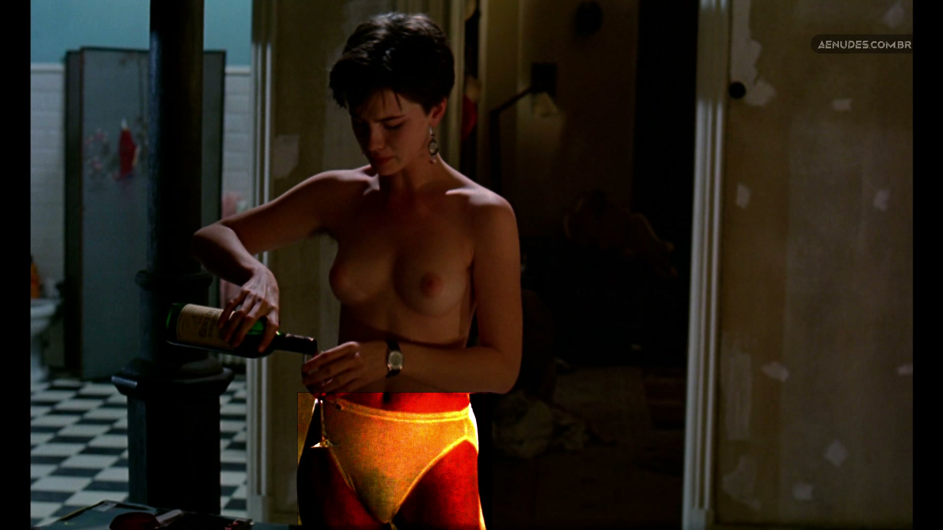Kate Beckinsale nua pelada em Xeque-Mate (Uncovered 1994)