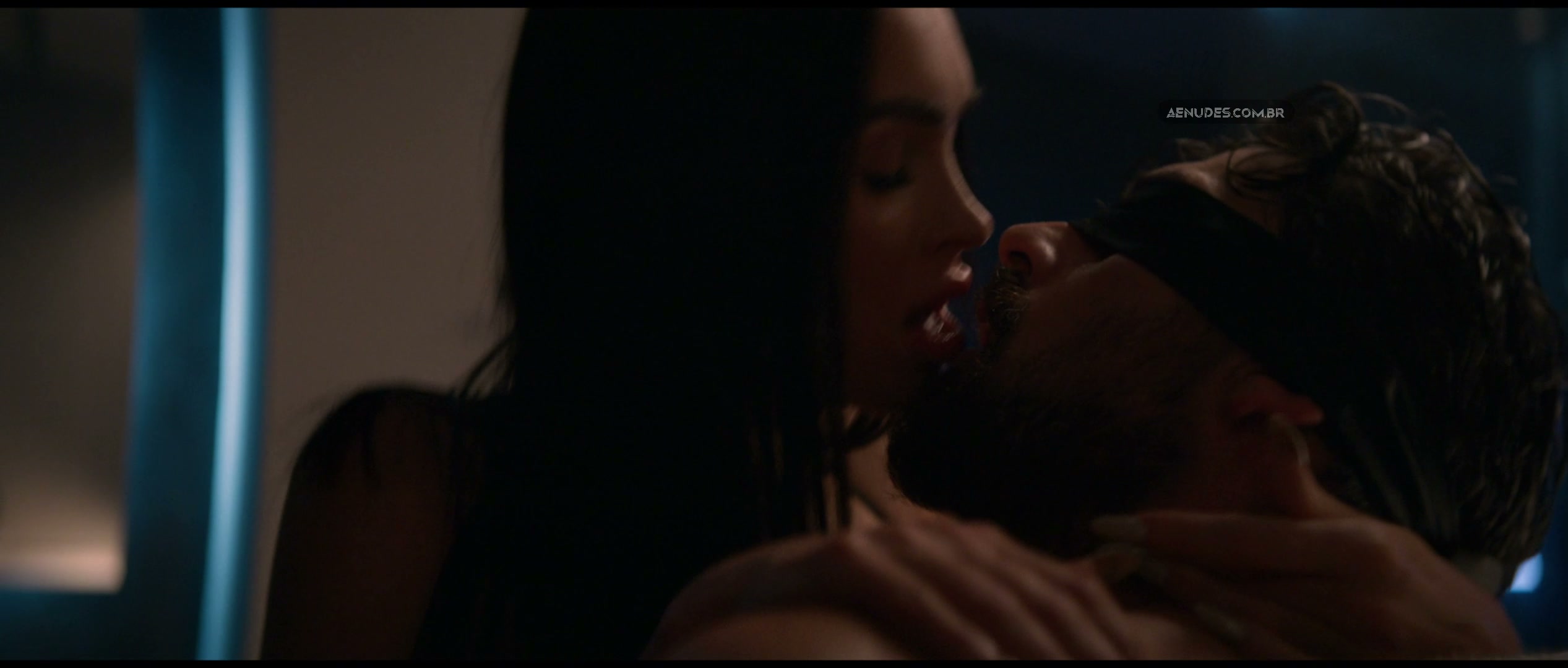Megan Fox nua pelada cena de sexo em Subservience