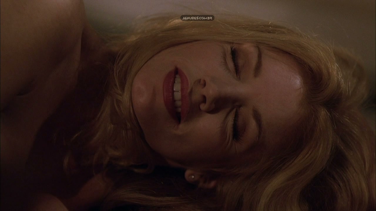 Shannon Tweed nua pelada em Cold Sweat