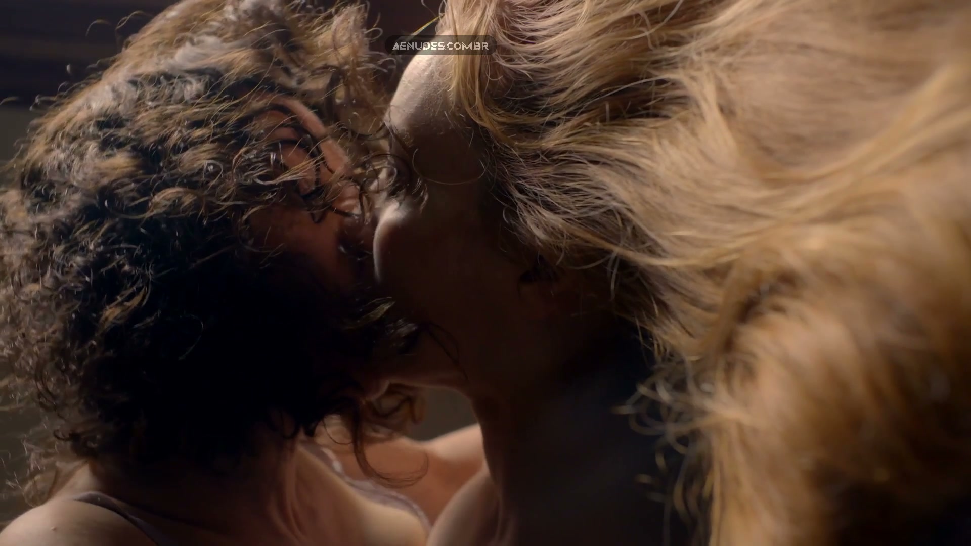 Simone Spoladore Josie Antello nua pelada em Leme Do Destino (2023)