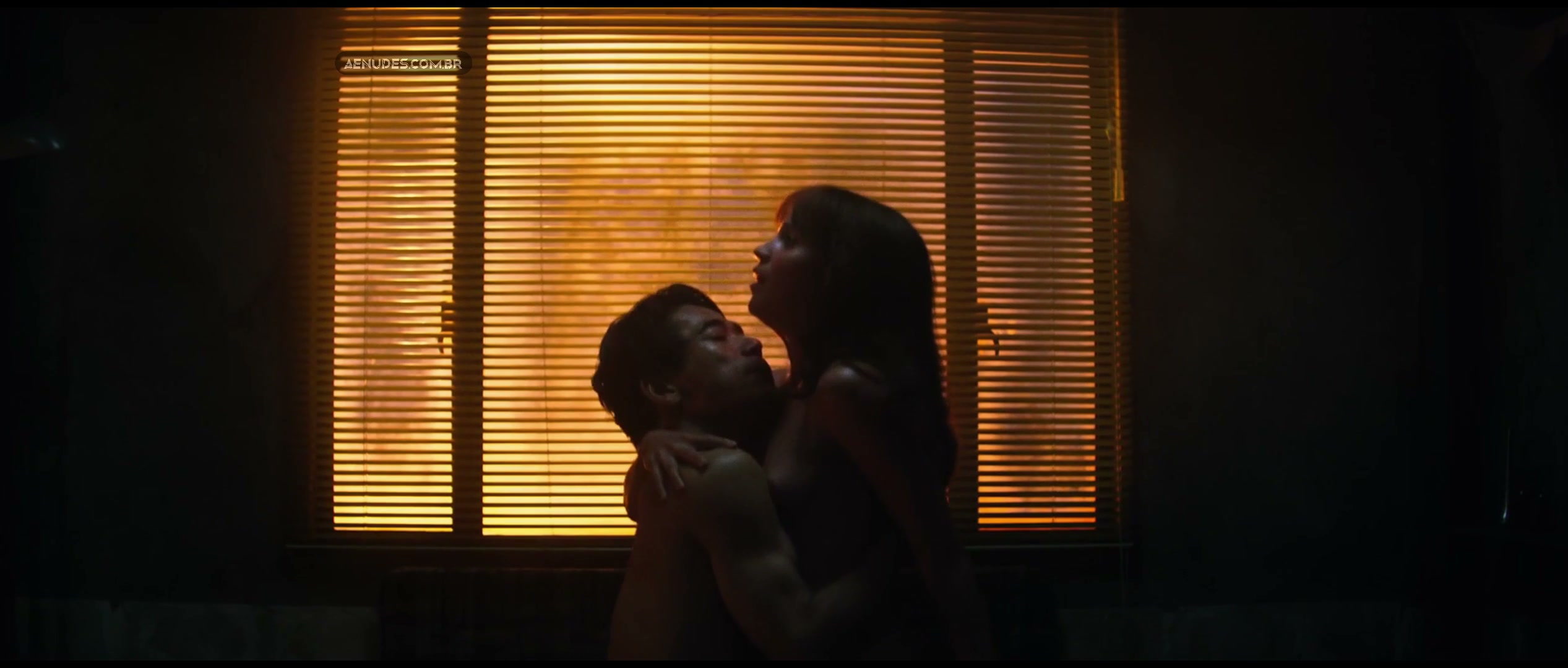 Alicia Vikander nua pelada cena de sexo em Passaro da Oriente (The Earthquake Bird)