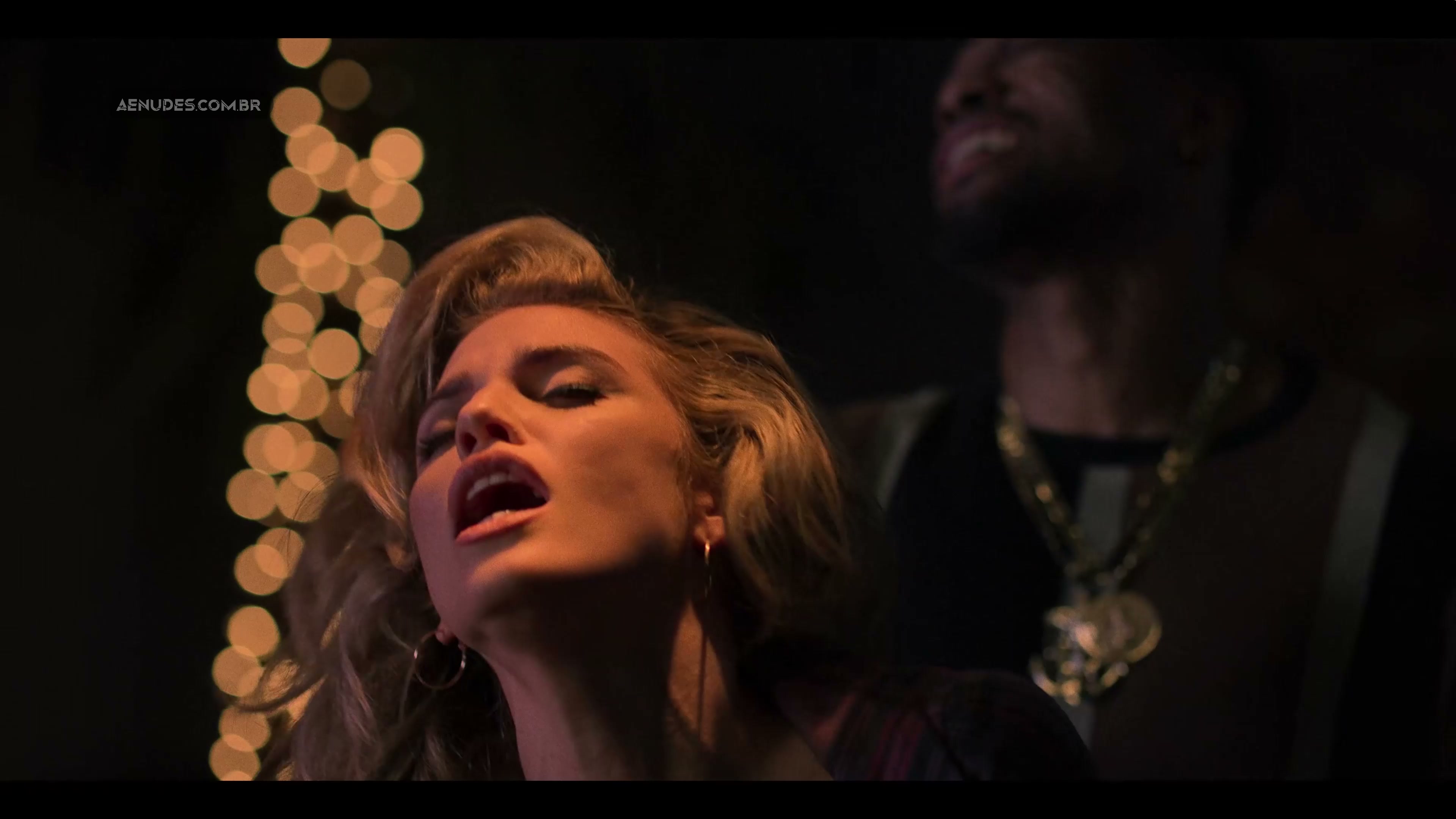 Annalynne McCord nua pelada cena de sexo em Power Book lll Raising Kanan