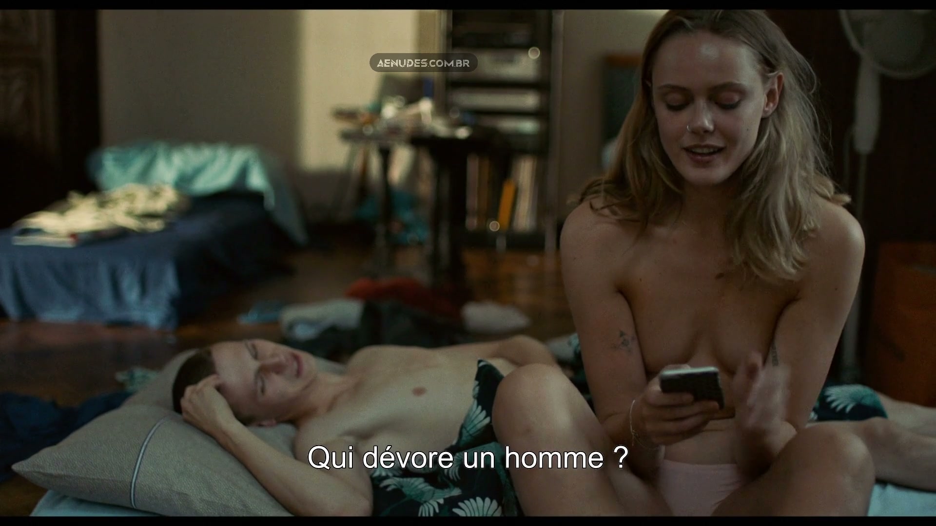 Frida Gustavsson nua pelada cena de sexo em Tigers, 2020 (Tigrar)