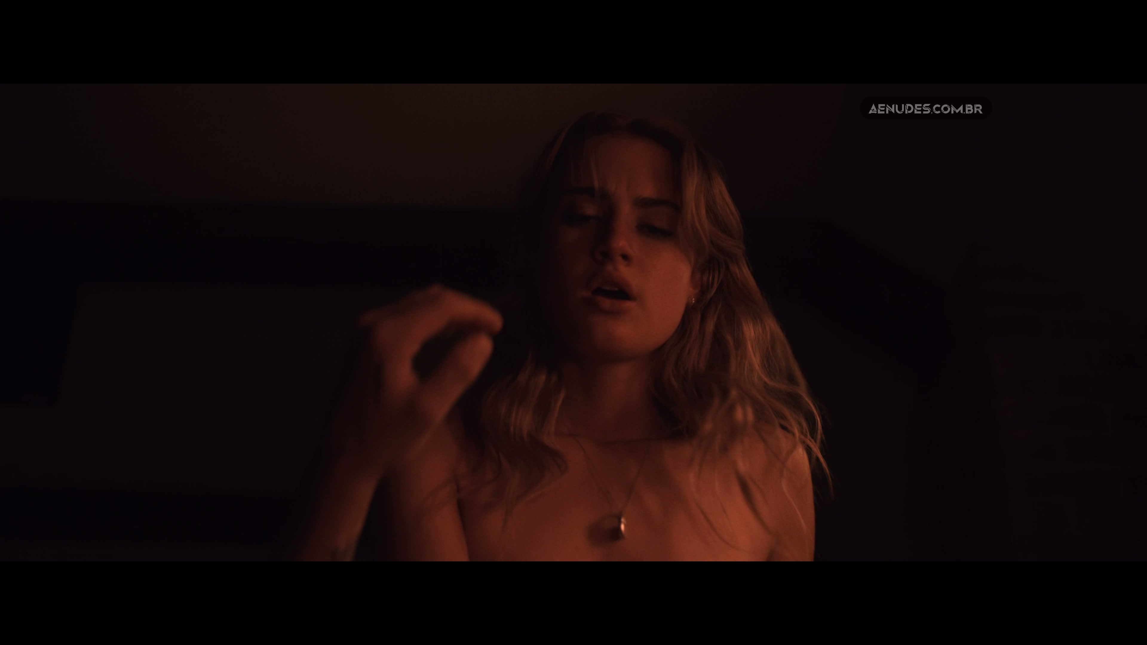 Grace Van Patten nua pelada cena de sexo em Me Conte Mentiras
