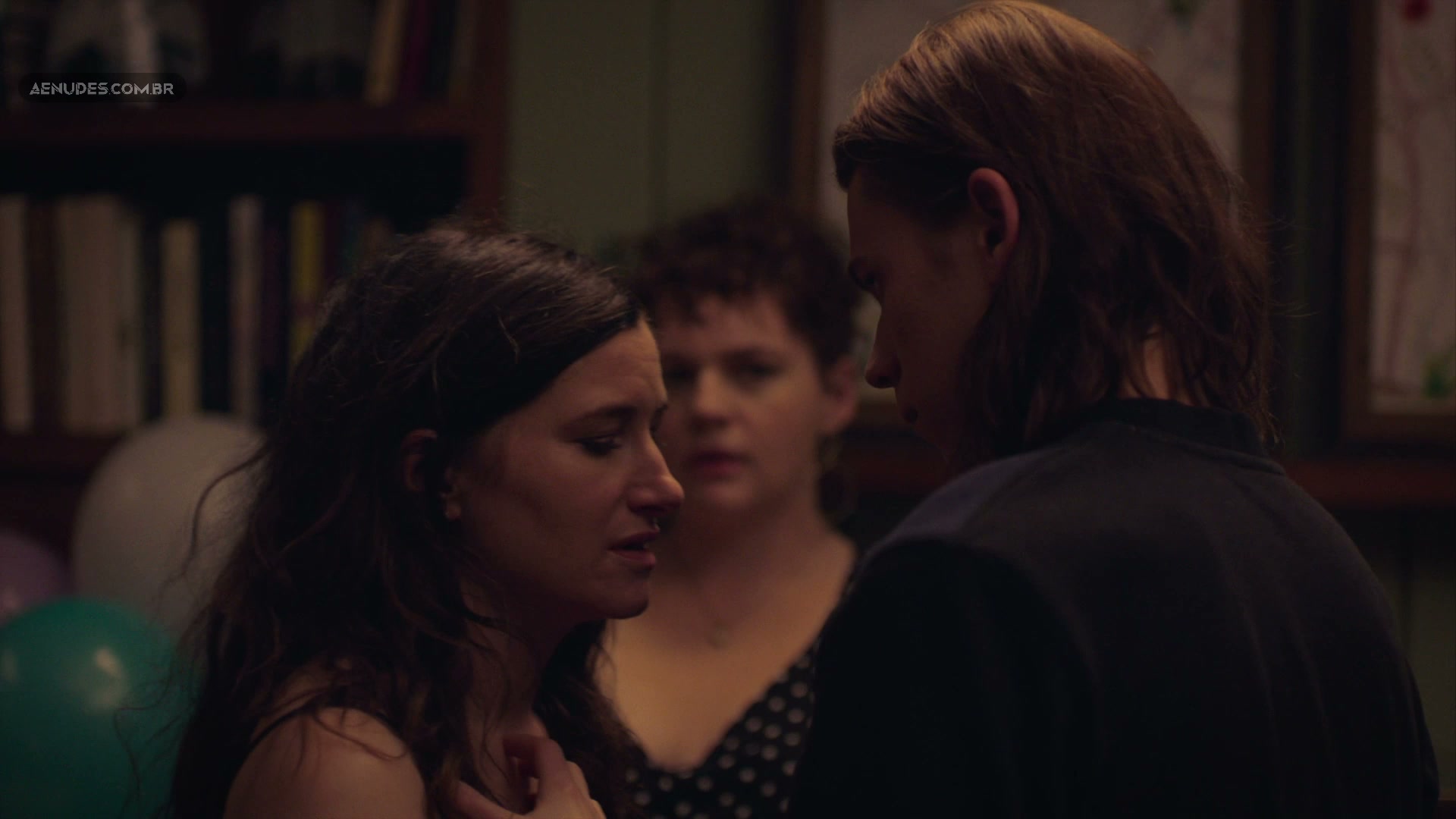 Kathryn Hahn nua pelada cena de sexo em Mrs Fletcher