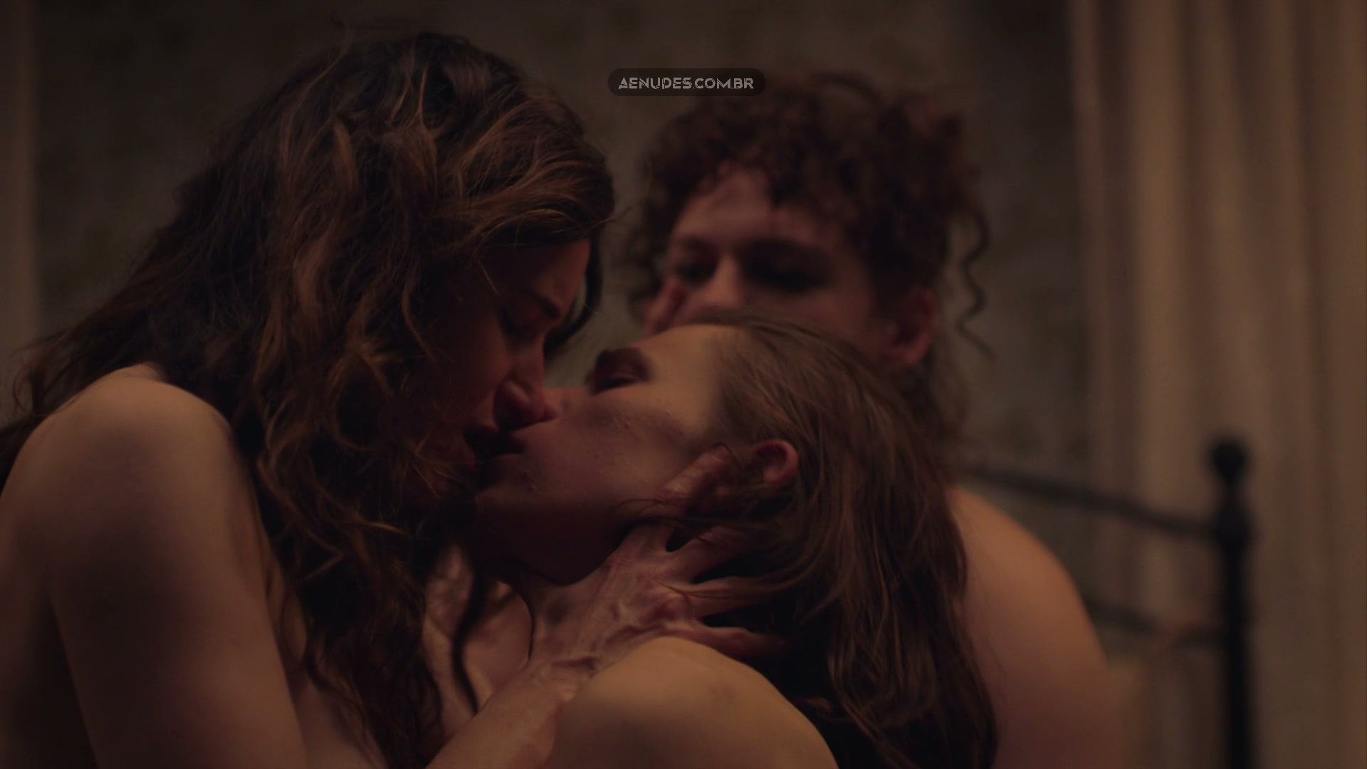 Kathryn Hahn nua pelada cena de sexo em Mrs Fletcher