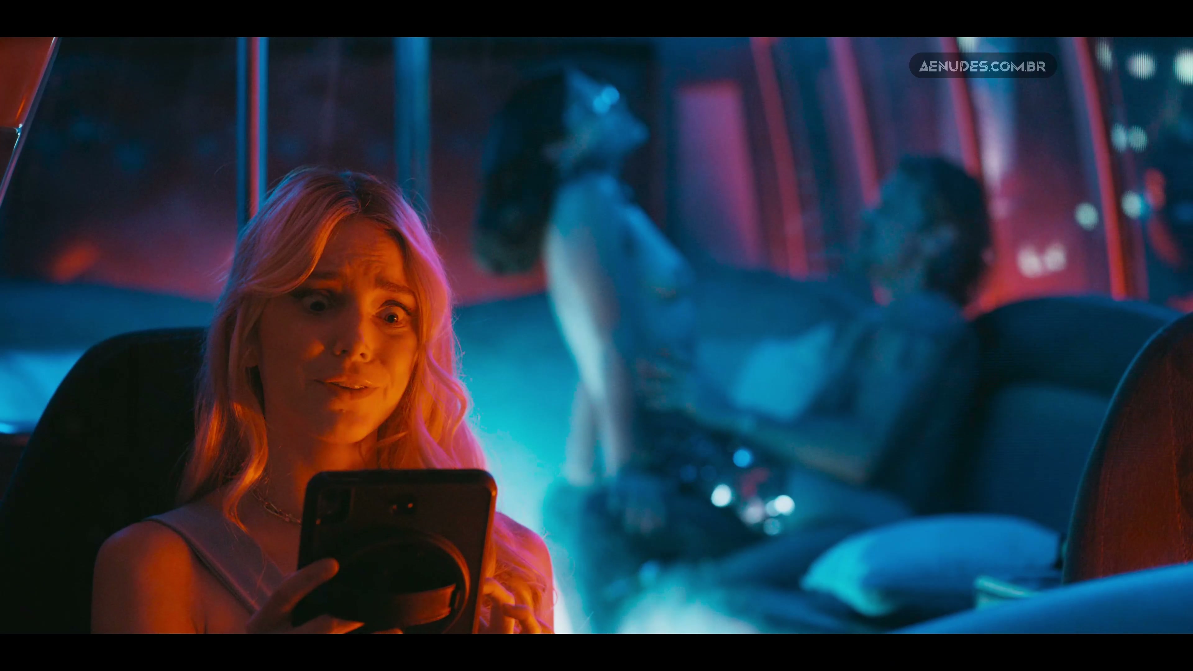 Kimi Rutledge Paola Lazaro nua pelada cena de sexo em Obliterated Explosivos