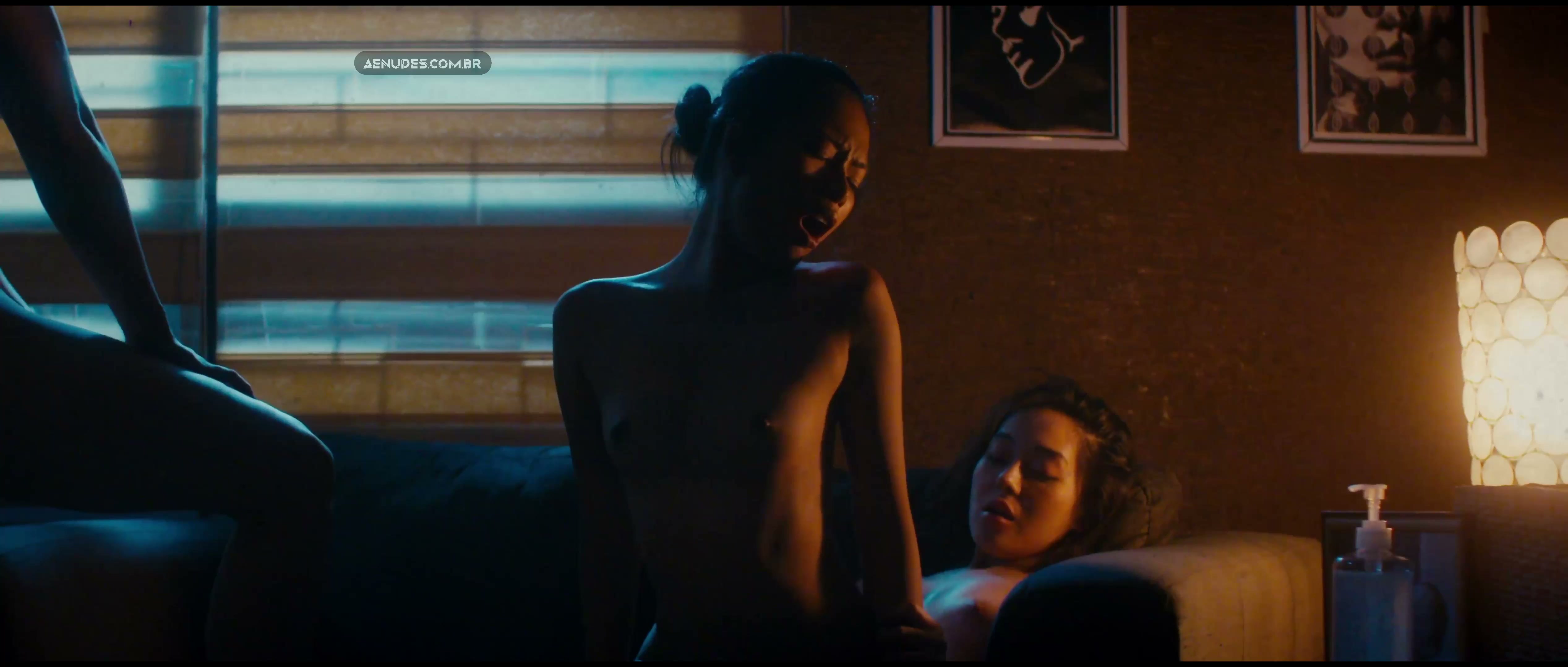Sahara Bernales Audrey Avila Arah Alonso nua pelada cena de sexo em Throuple