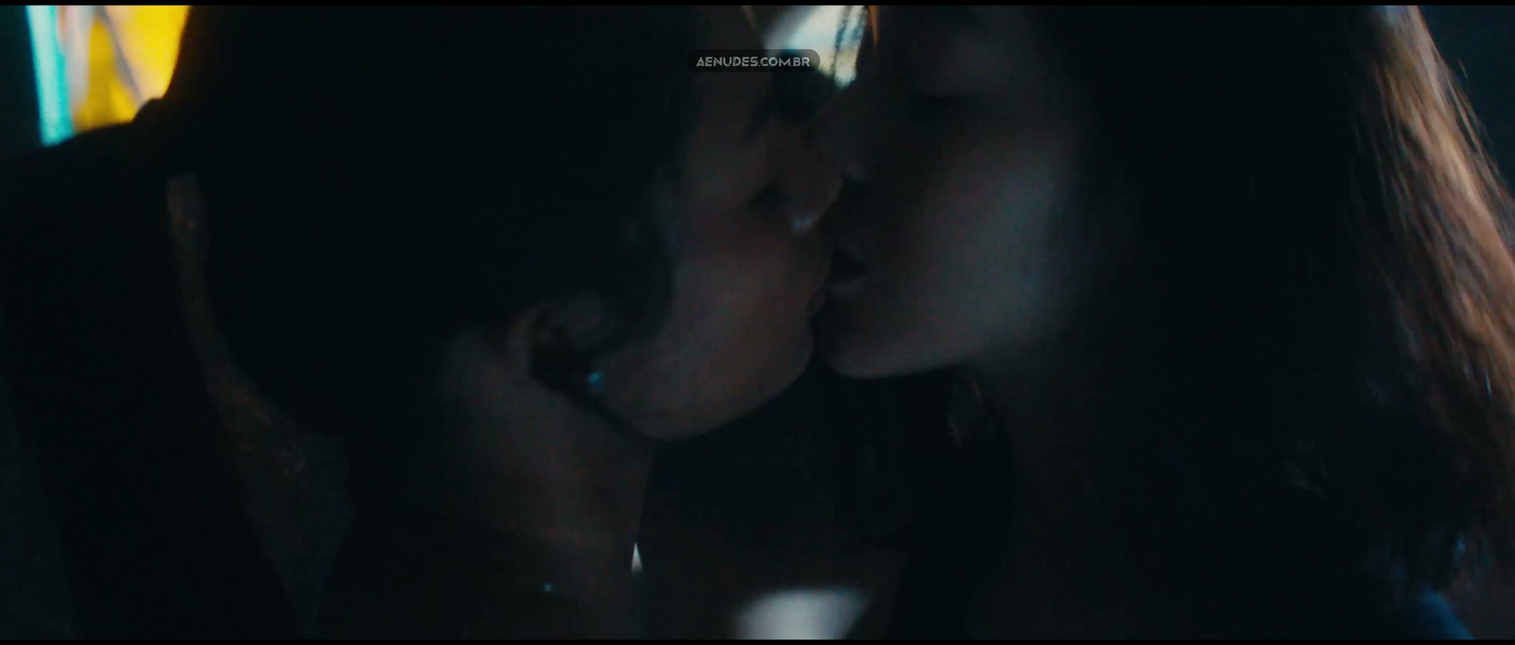 Sahara Bernales Audrey Avila Arah Alonso nua pelada cena de sexo em Throuple