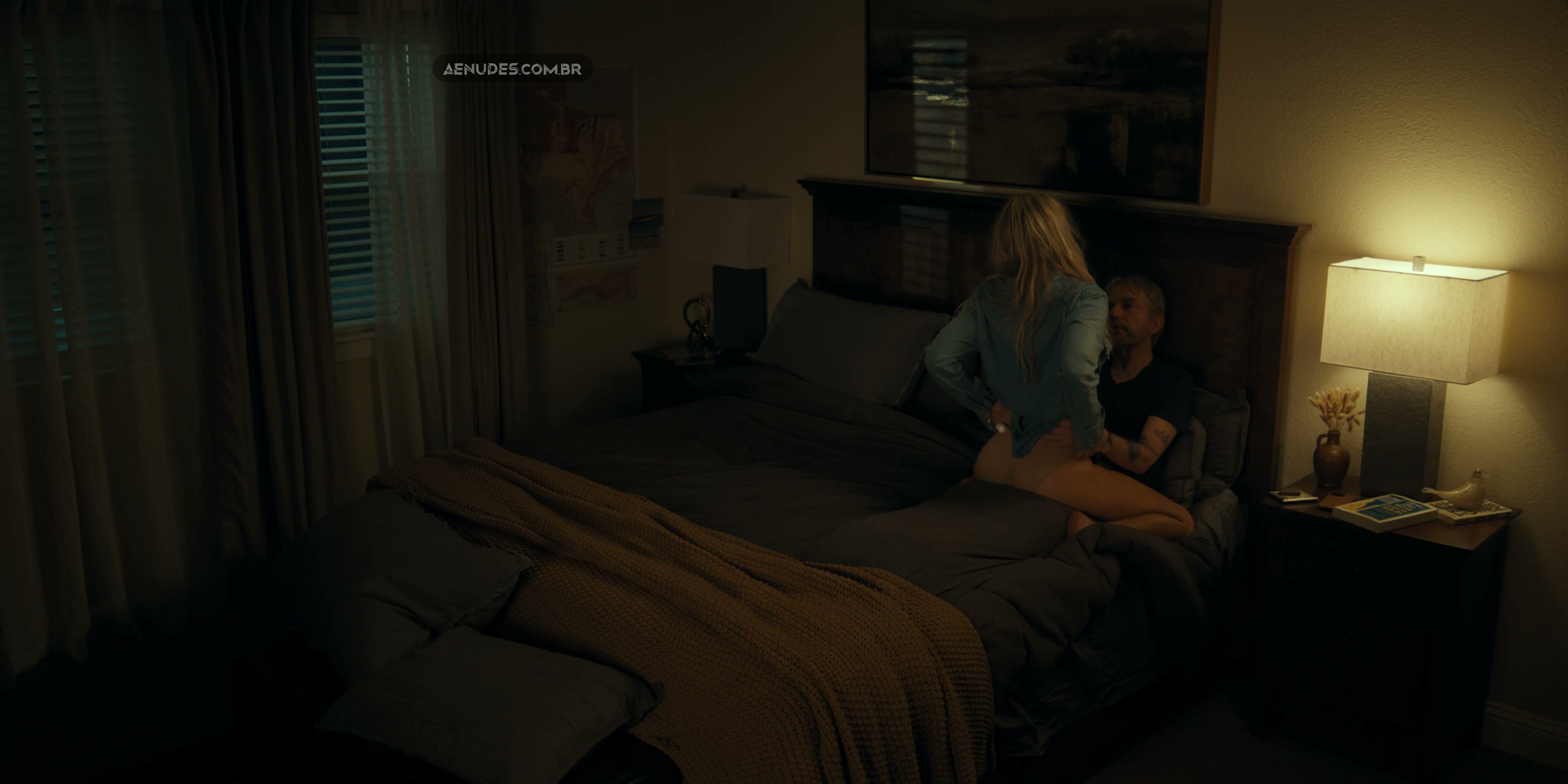 Ali Larter nua pelada cena de sexo em Landman