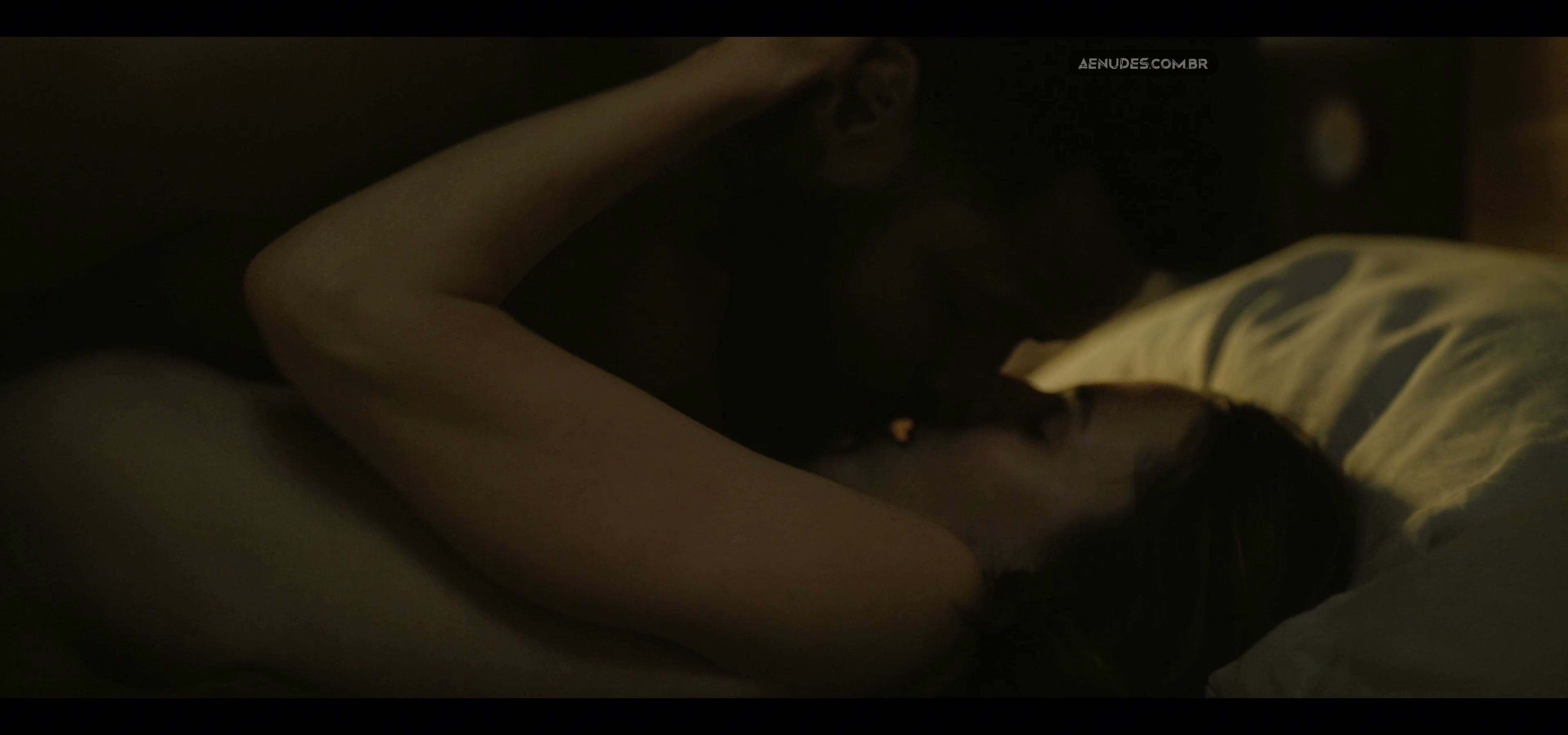 Alona Tal nua pelada cena de sexo em Cross, 2024