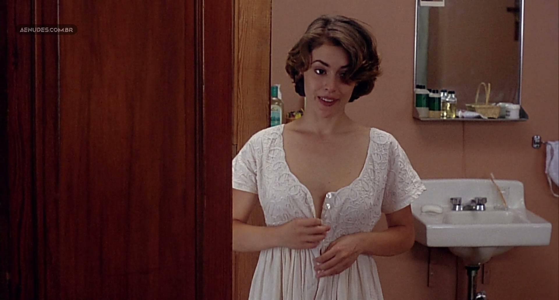 Alyssa Milano nua pelada cena de sexo em A Sedução do Mal (Embrace of the Vampire)