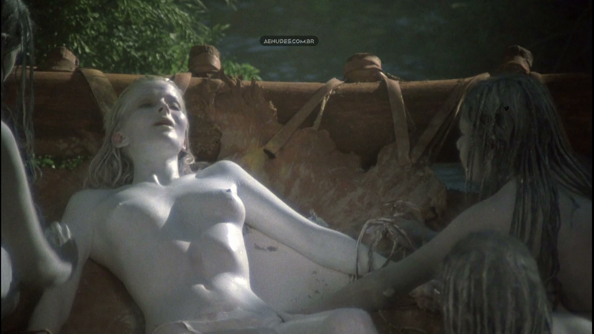 Bo Derek nua pelada cena de sexo em Tarzan, O Filho das Selvas