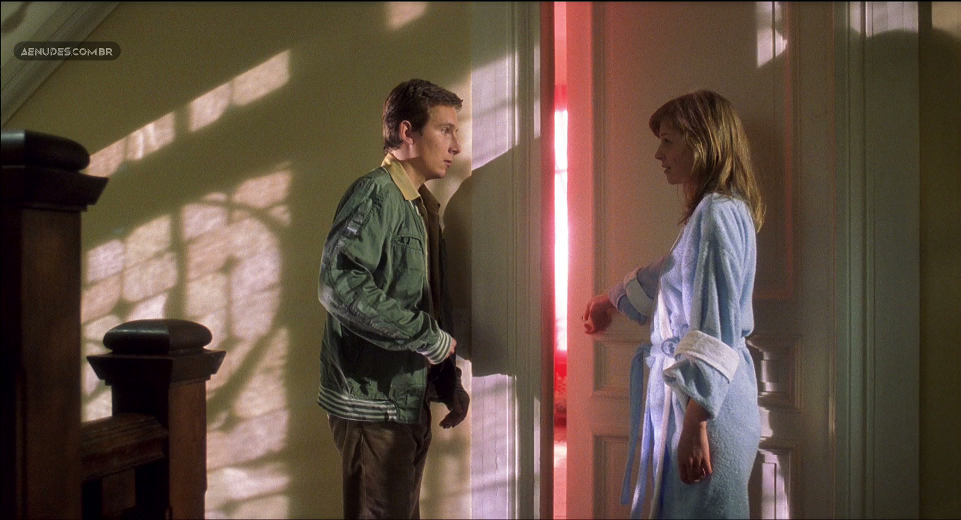 Clemence Poesy nua pelada cena de sexo em Welcome to the Roses