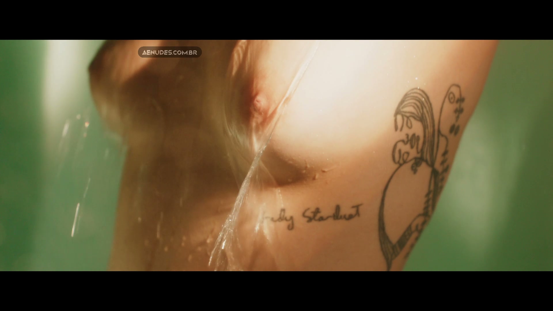 Ella-Rae Smith Jessica Alexander nua pelada cena de sexo em Nas Profundezas (In The Deep)