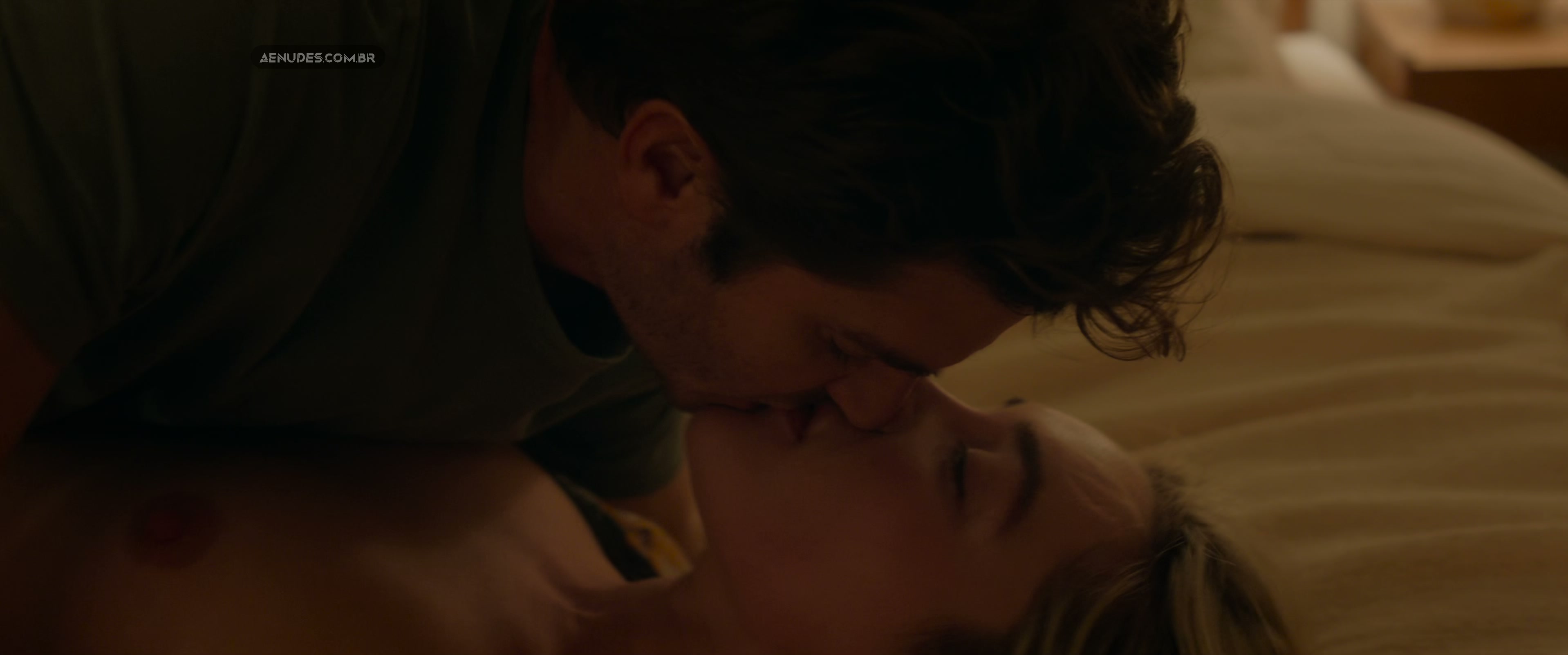 Florence Pugh nua pelada cena de sexo em We Live In Time