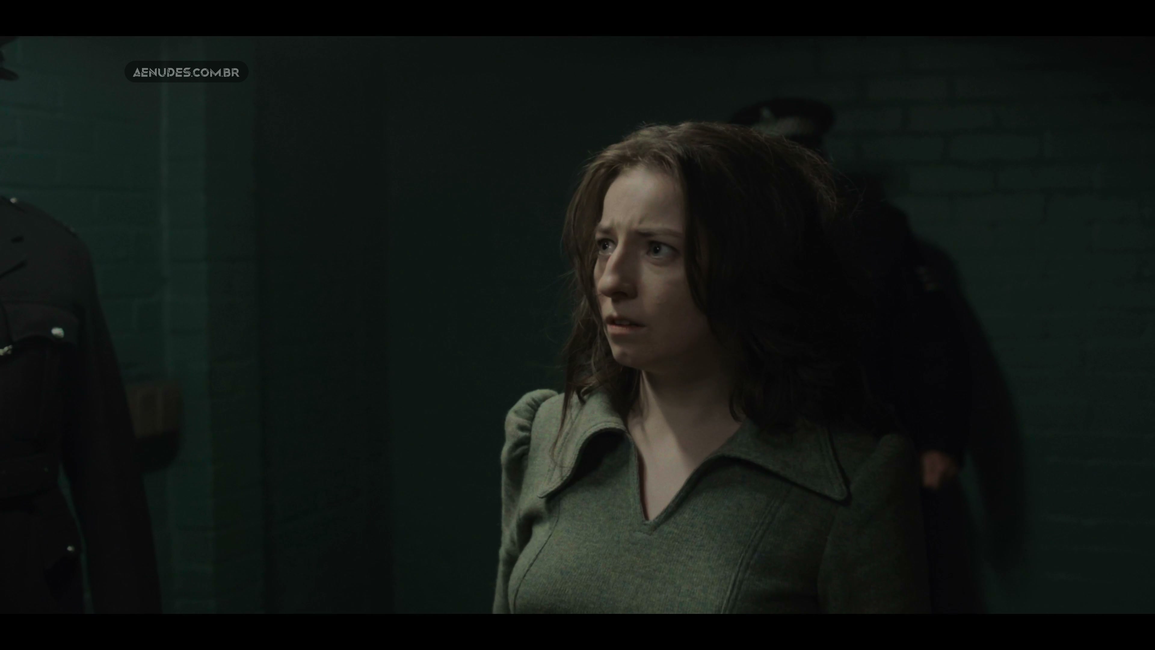 Hazel Doupe Lola Petticrew nua pelada cena de sexo em Say Nothing (2024)