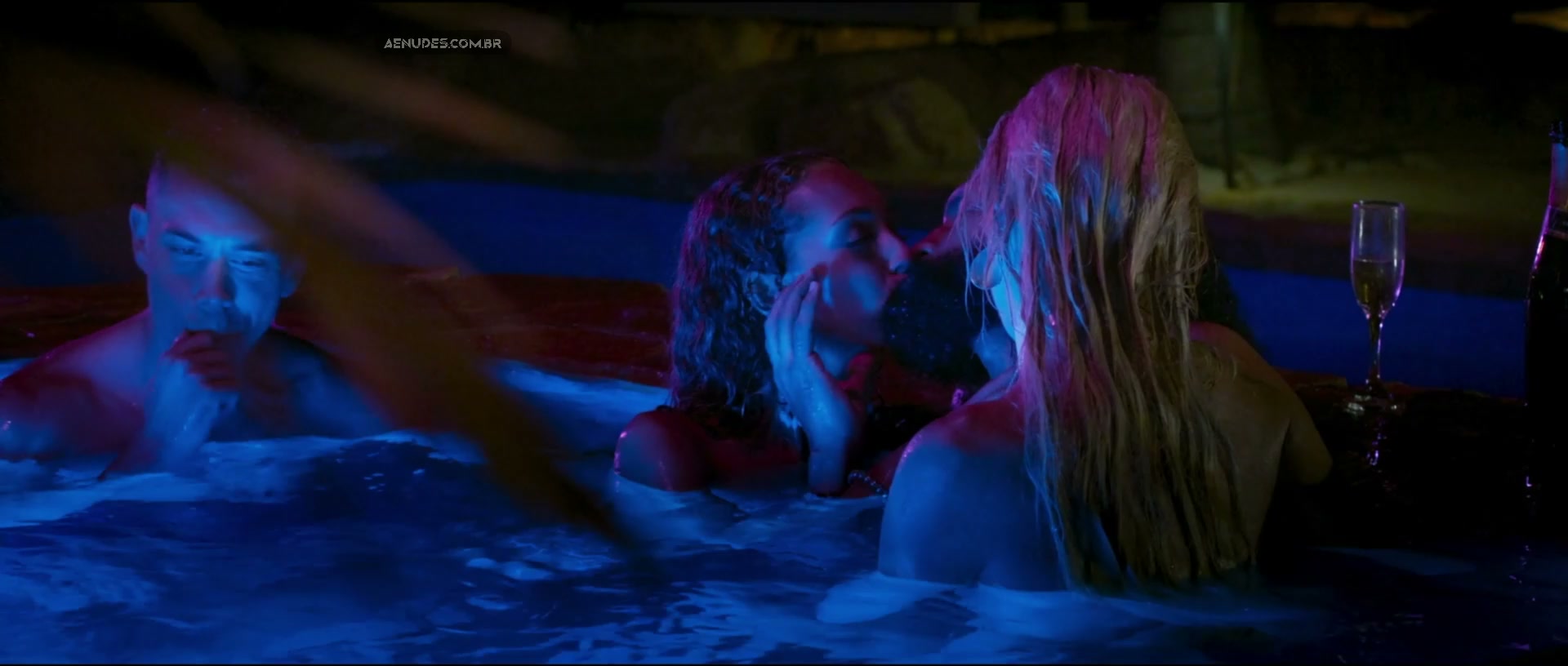 Erin Anne Gray Jessica Lelia Greene nua pelada cena de sexo em SWap