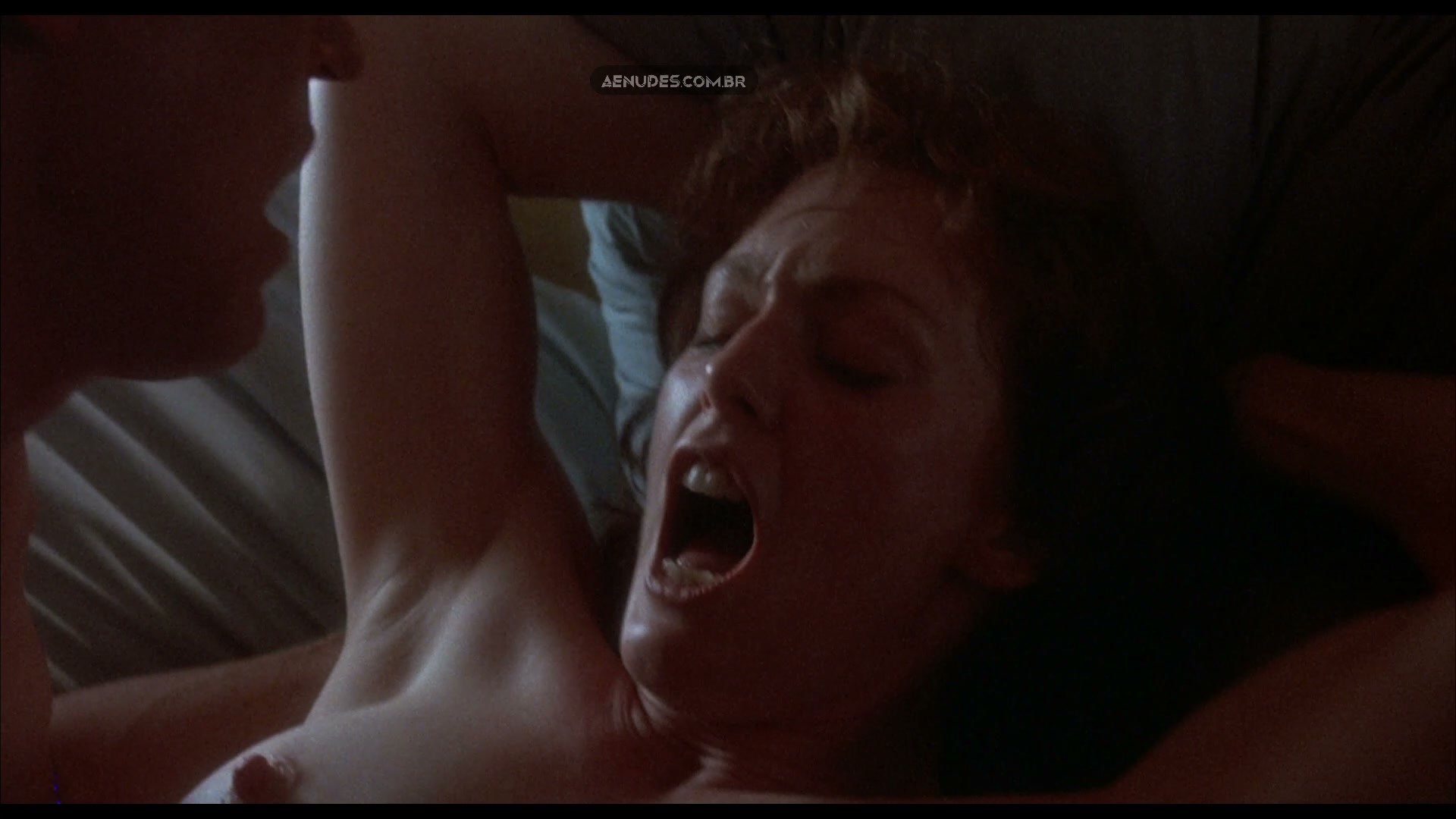 Julianne Moore nua pelada cena de sexo em Body of Evidence