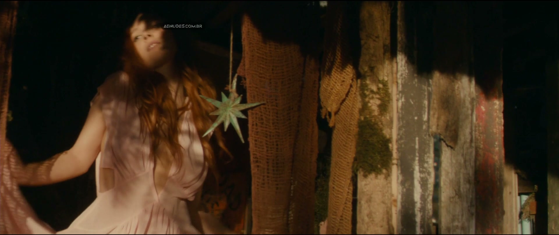 Juno Temple nua pelada cena de sexo em Amaldiçoado (Horns)