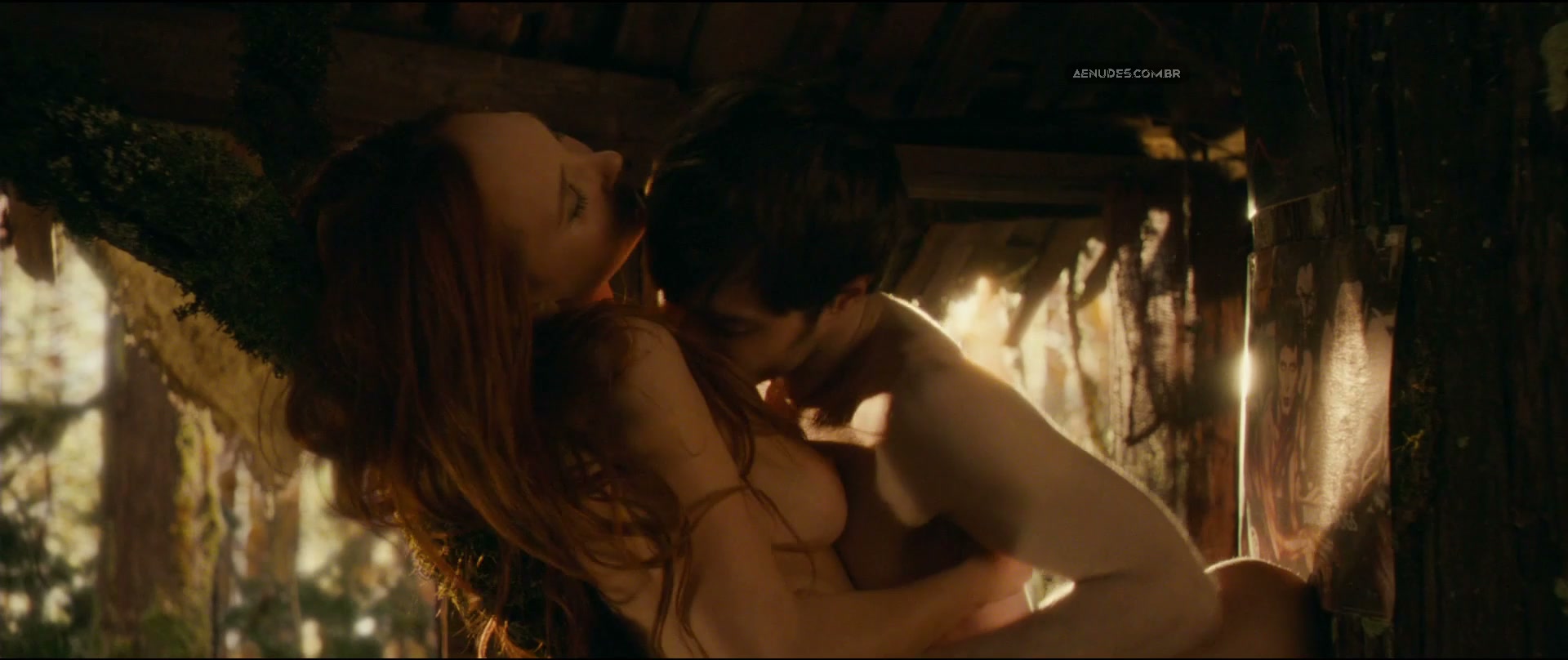 Juno Temple nua pelada cena de sexo em Amaldiçoado (Horns)