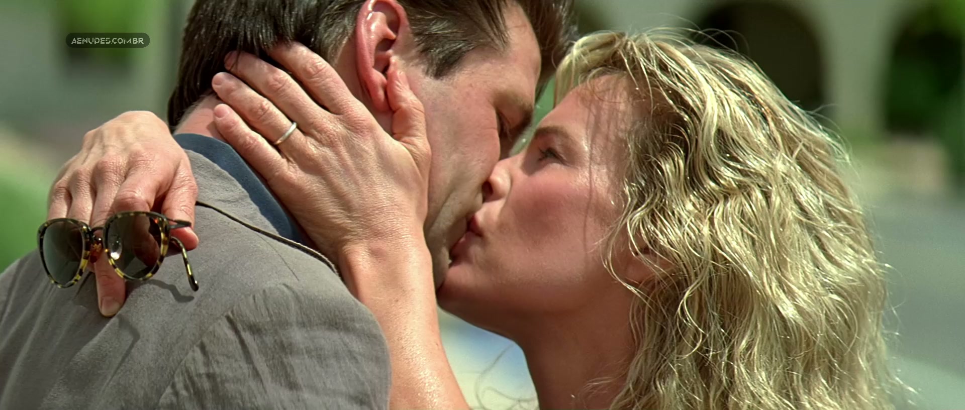 Kim Basinger nua pelada cena de sexo em The Getaway