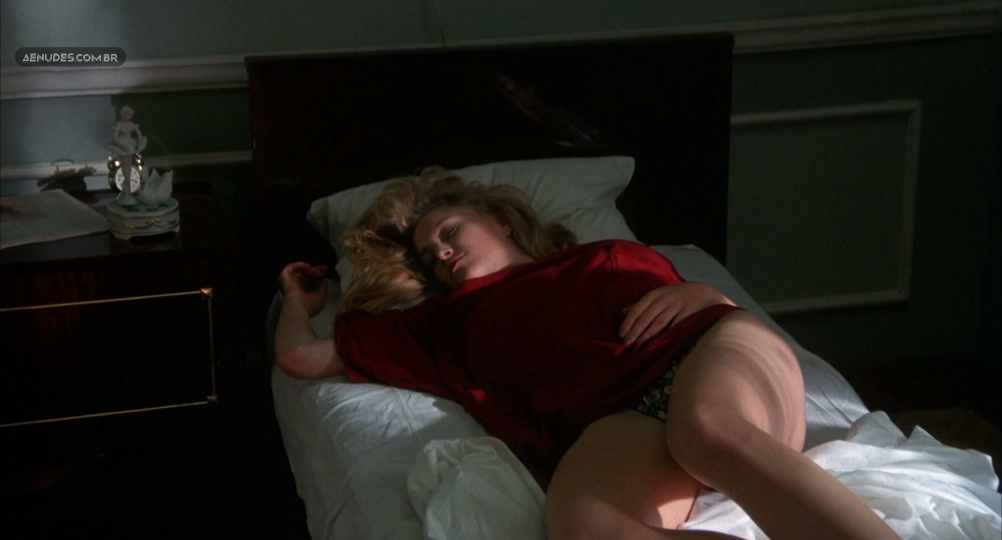 Michelle Zeitlin nua pelada cena de sexo em Dance Macabre