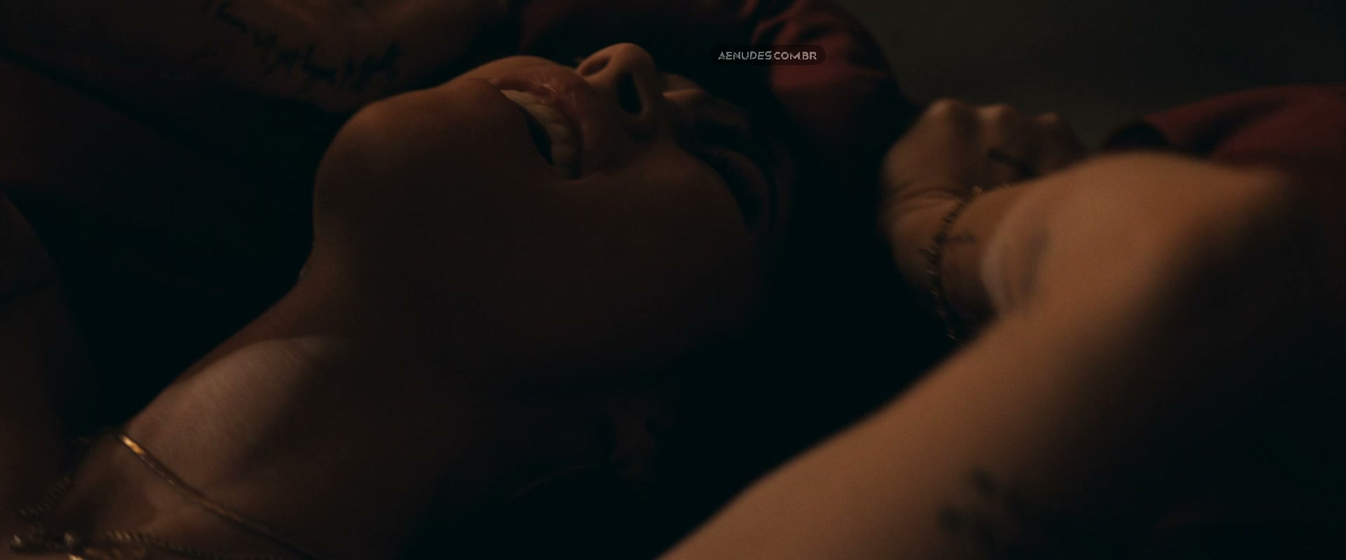 Nadine Crocker nua pelada cena de sexo em Continue