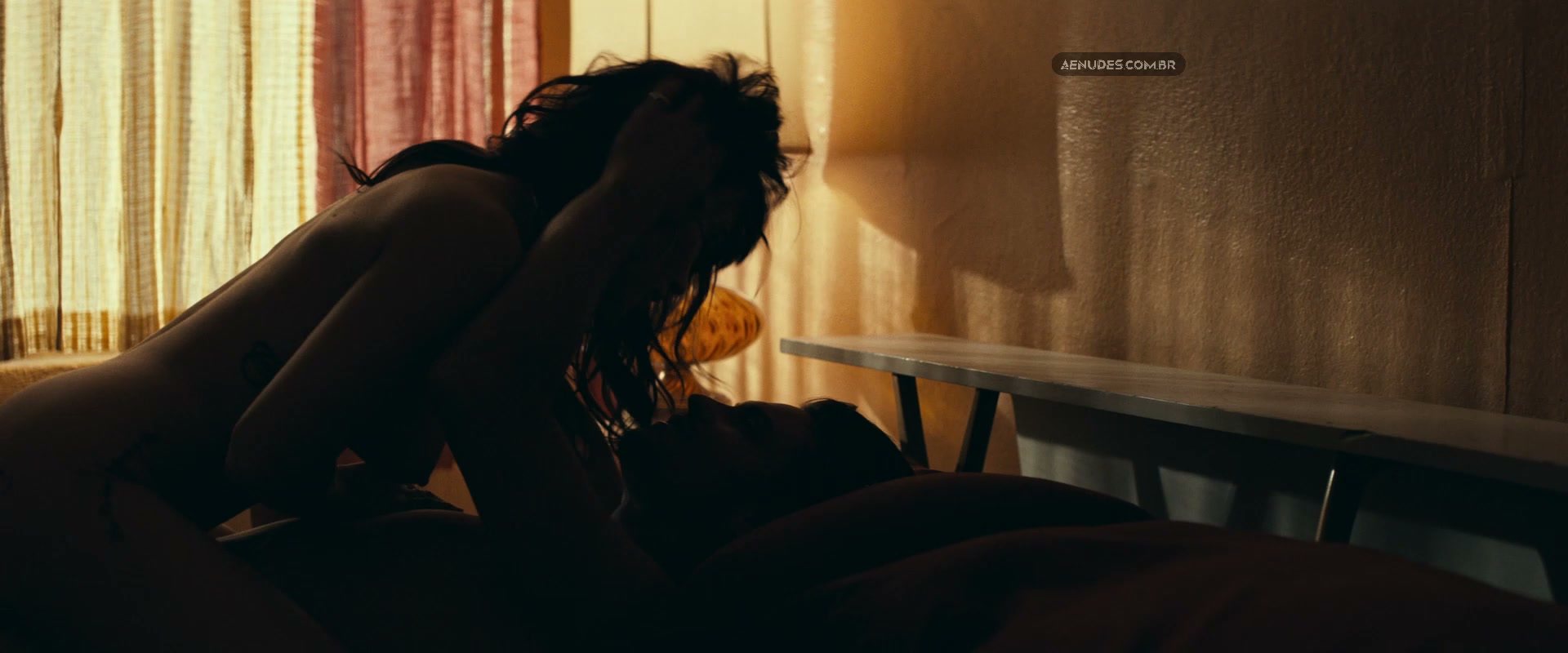 Nadine Crocker nua pelada cena de sexo em Continue