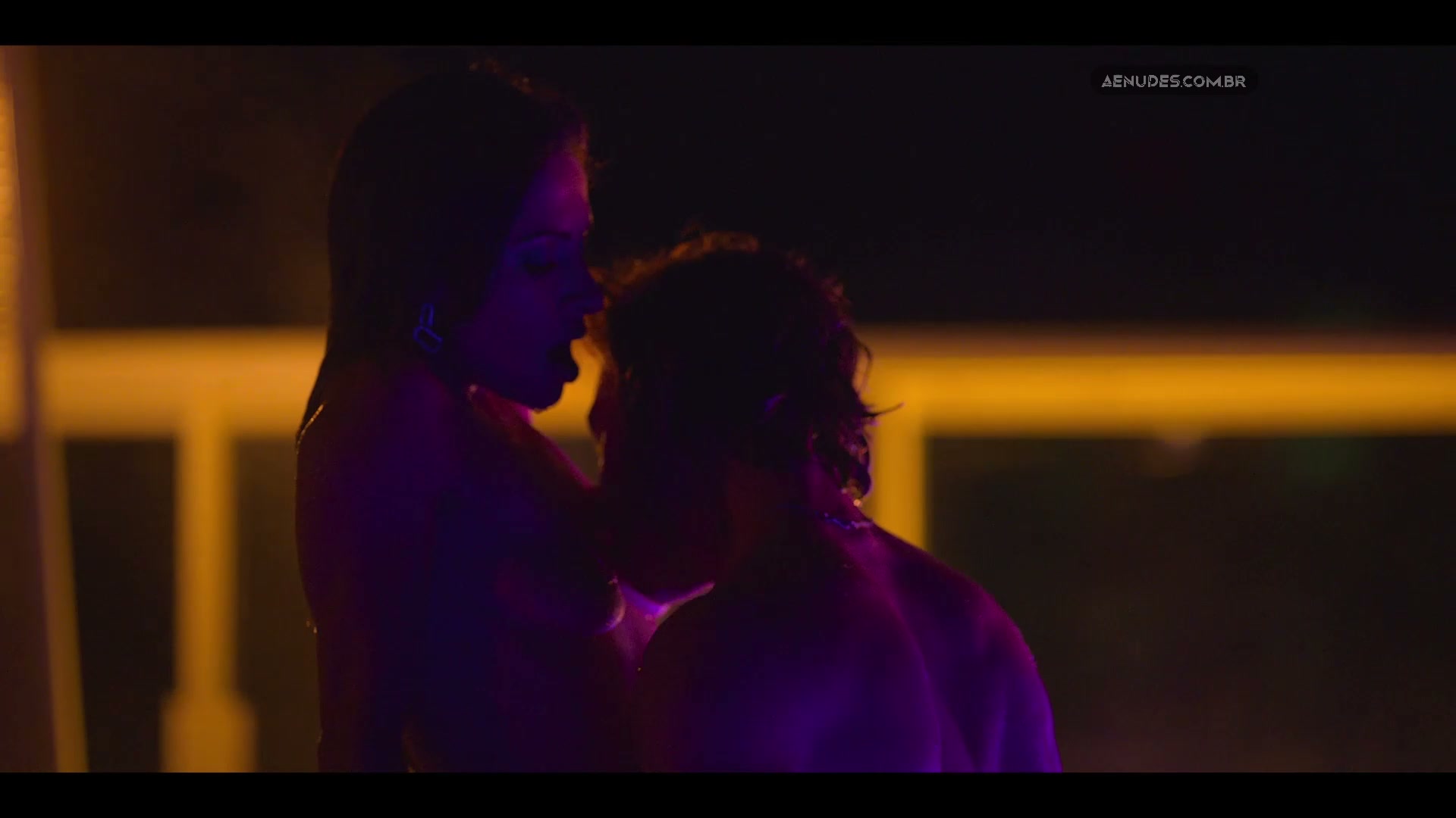 Sarah Shahi nua pelada cena de sexo em Sex Life