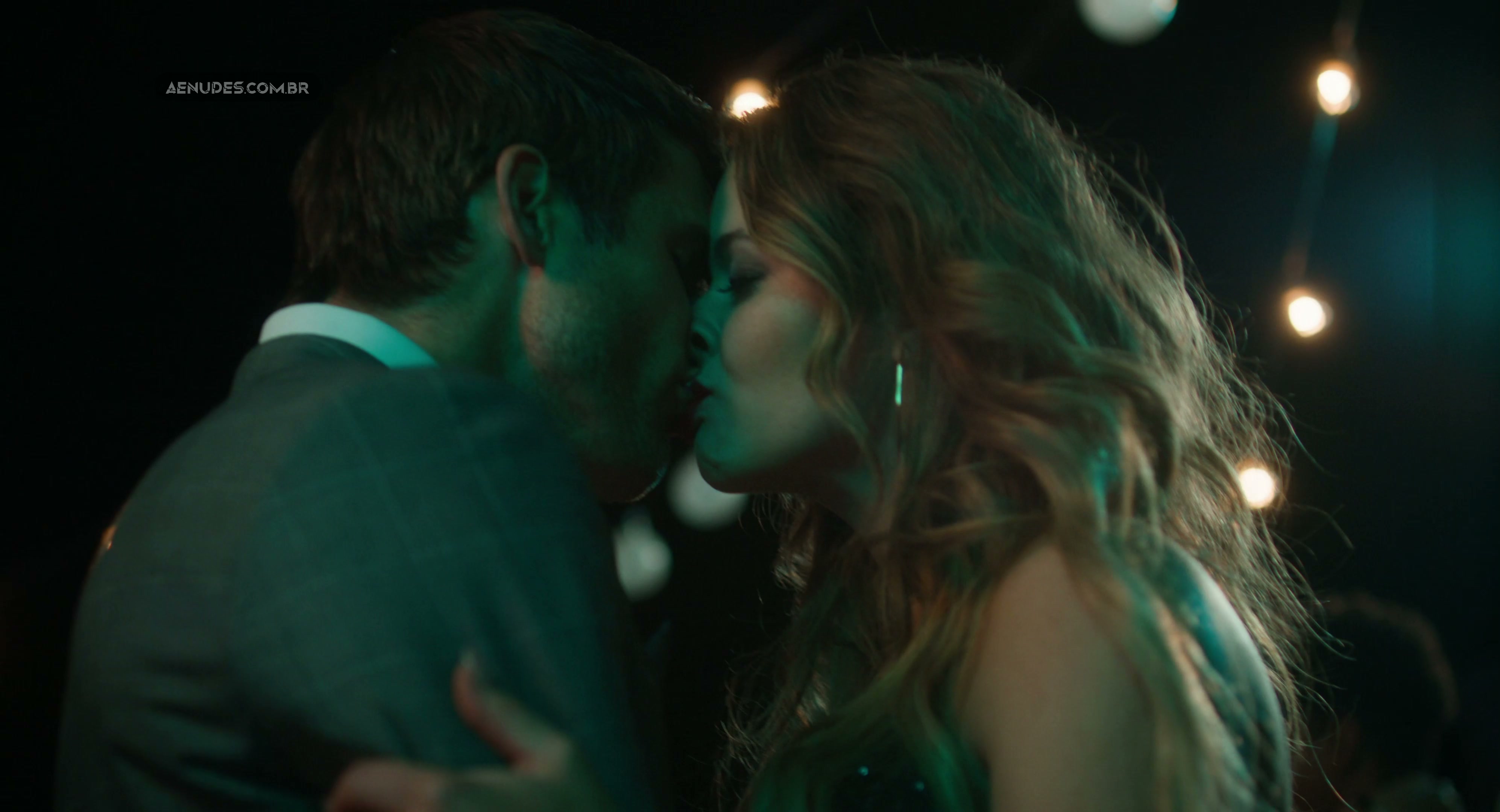 Sasha Pieterse nua pelada cena de sexo em The Image of You