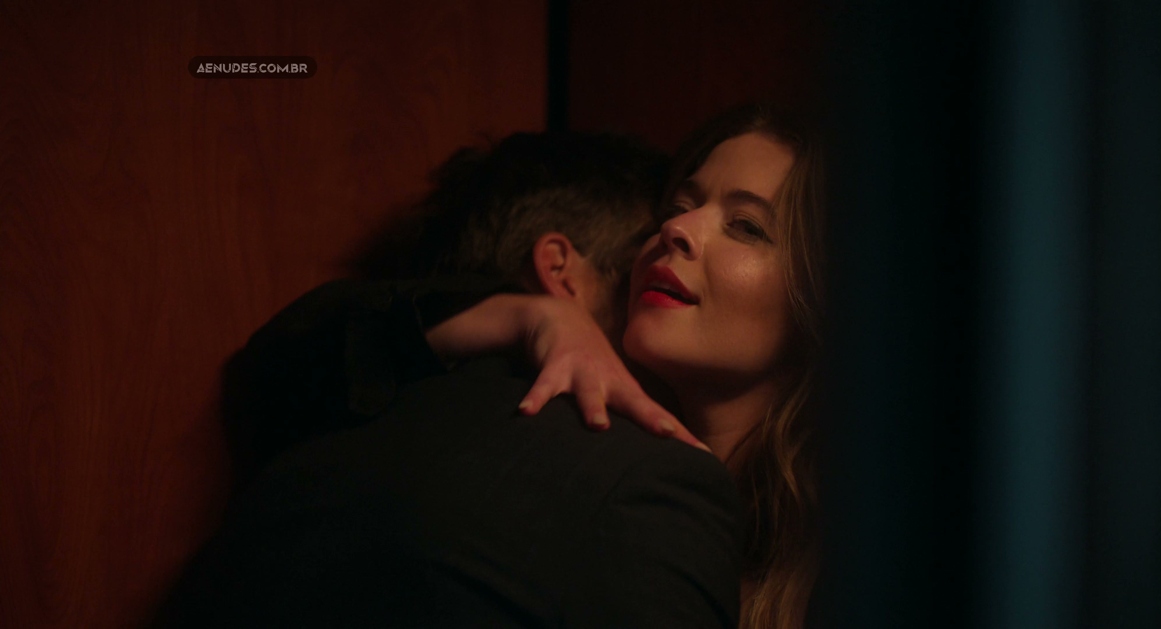 Sasha Pieterse nua pelada cena de sexo em The Image of You