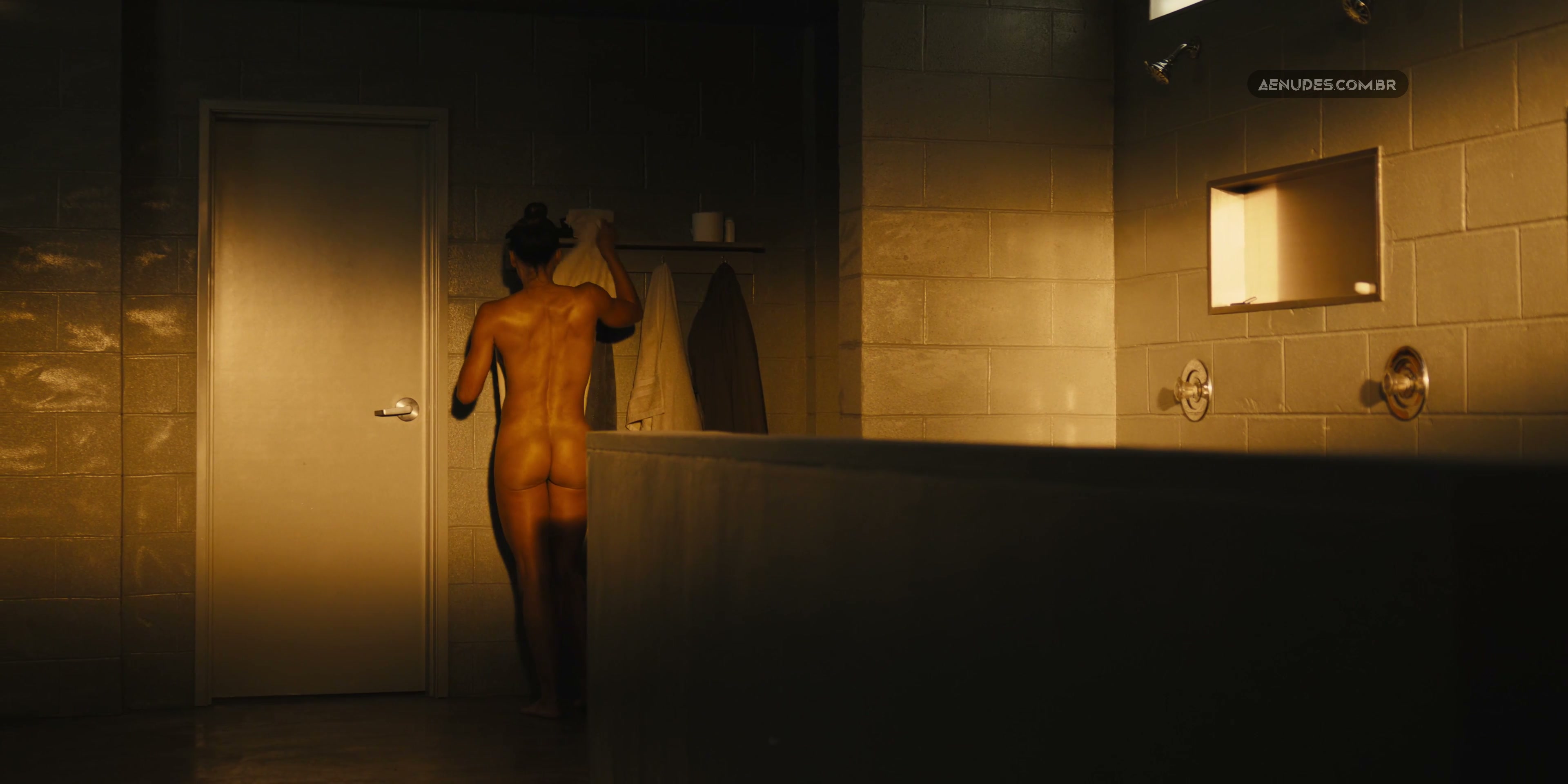 Zoe Saldana Genesis Rodriguez nua pelada cena de sexo em Lioness