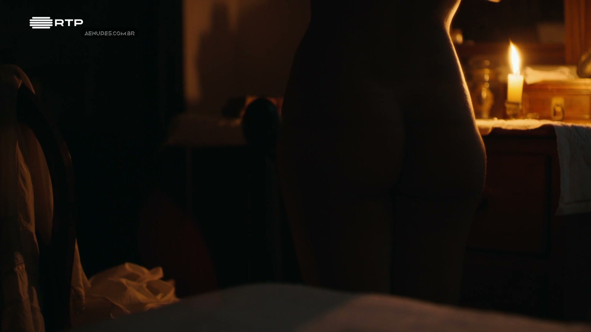 Barbara Branco nua pelada cena de sexo em O Crime de Padre Amaro