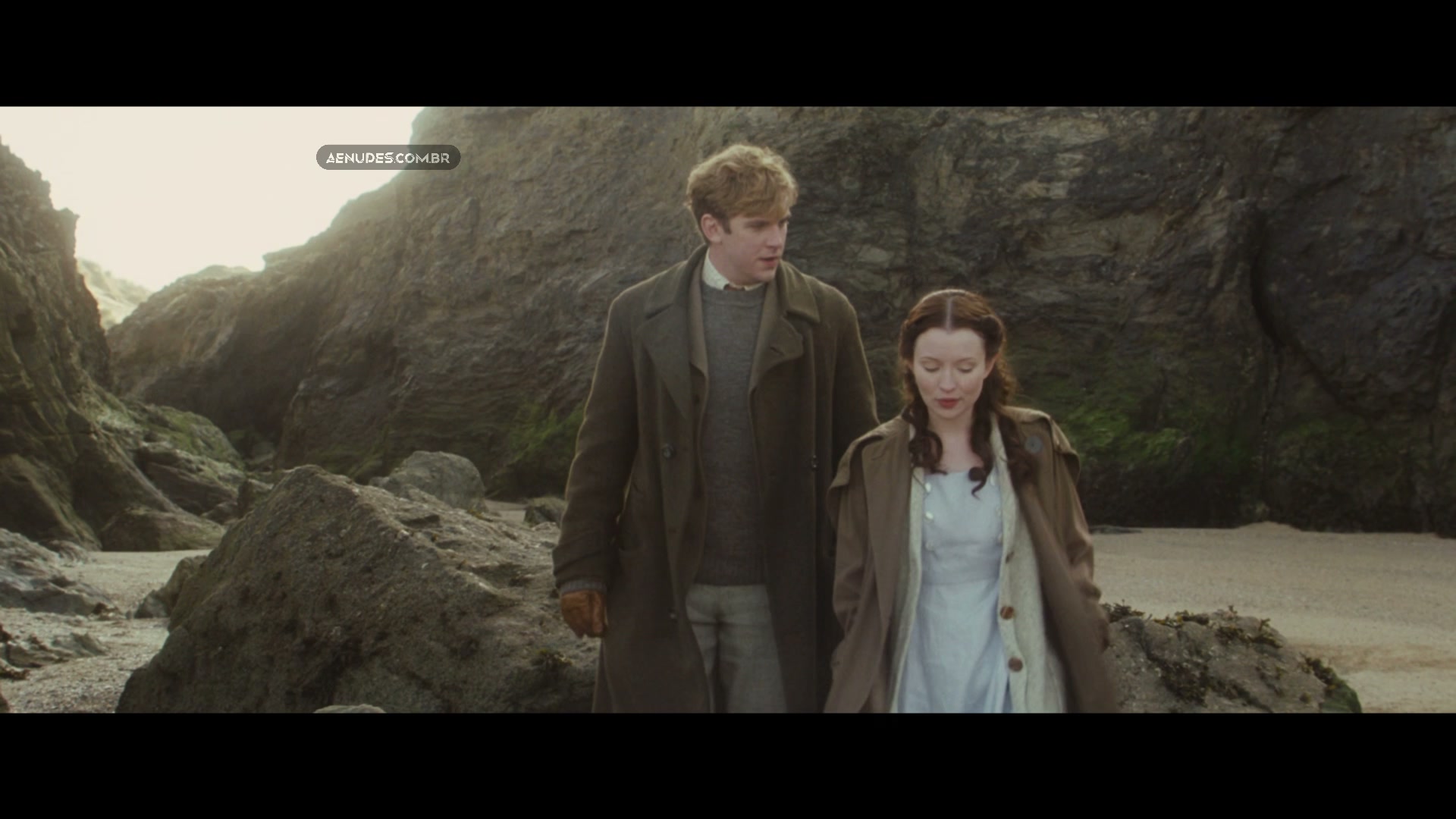 Mia Austen Emily Browning nua pelada cena de sexo em A Arte da Paixao (Summer in February)