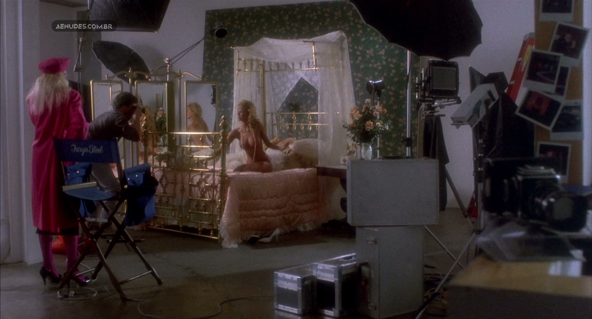 Monique Gabrielle nua pelada cena de sexo em As Amazonas na Lua, 1987